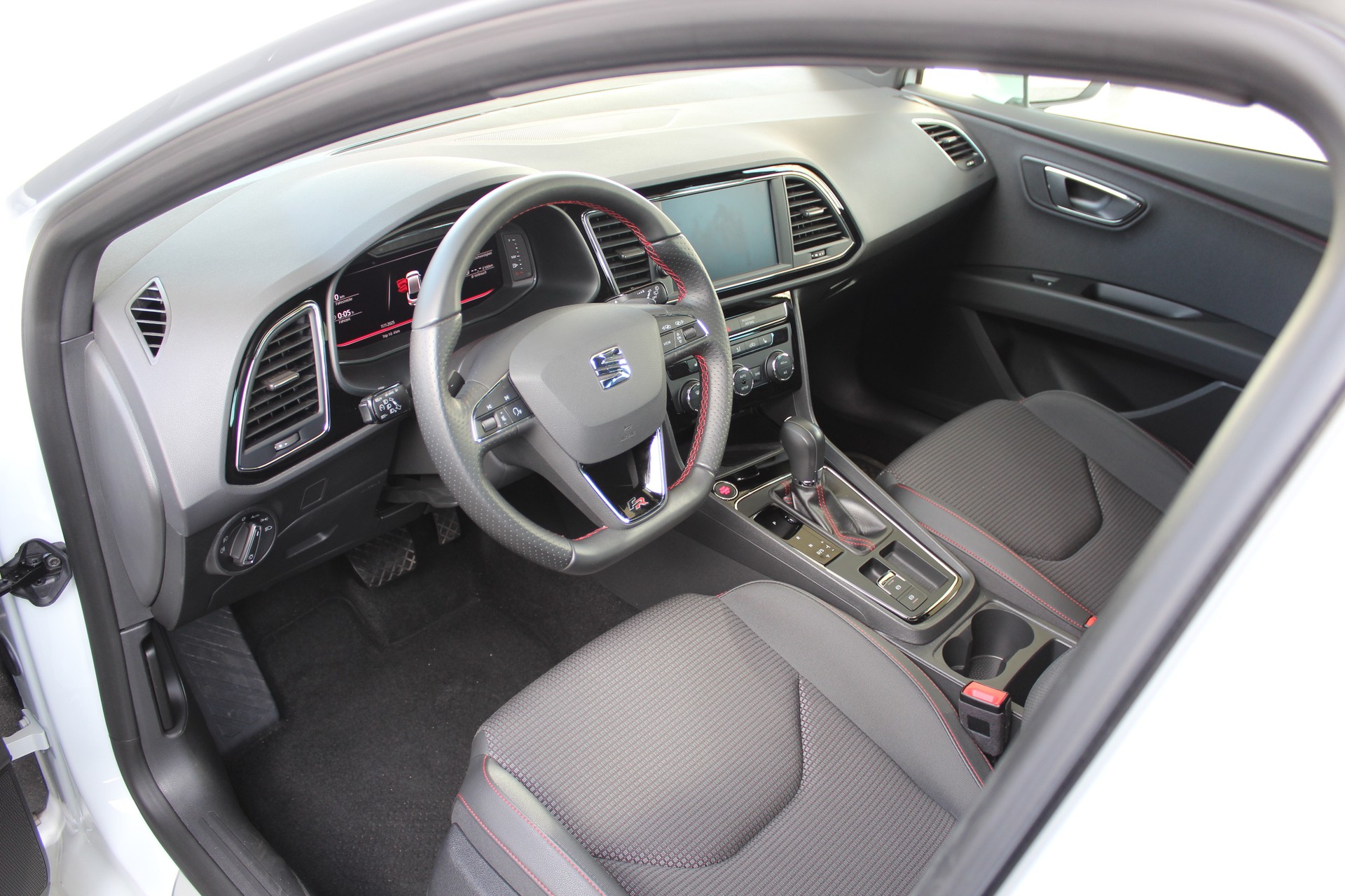 SEAT Leon ST 2.0 TSI FR DSG-image-5