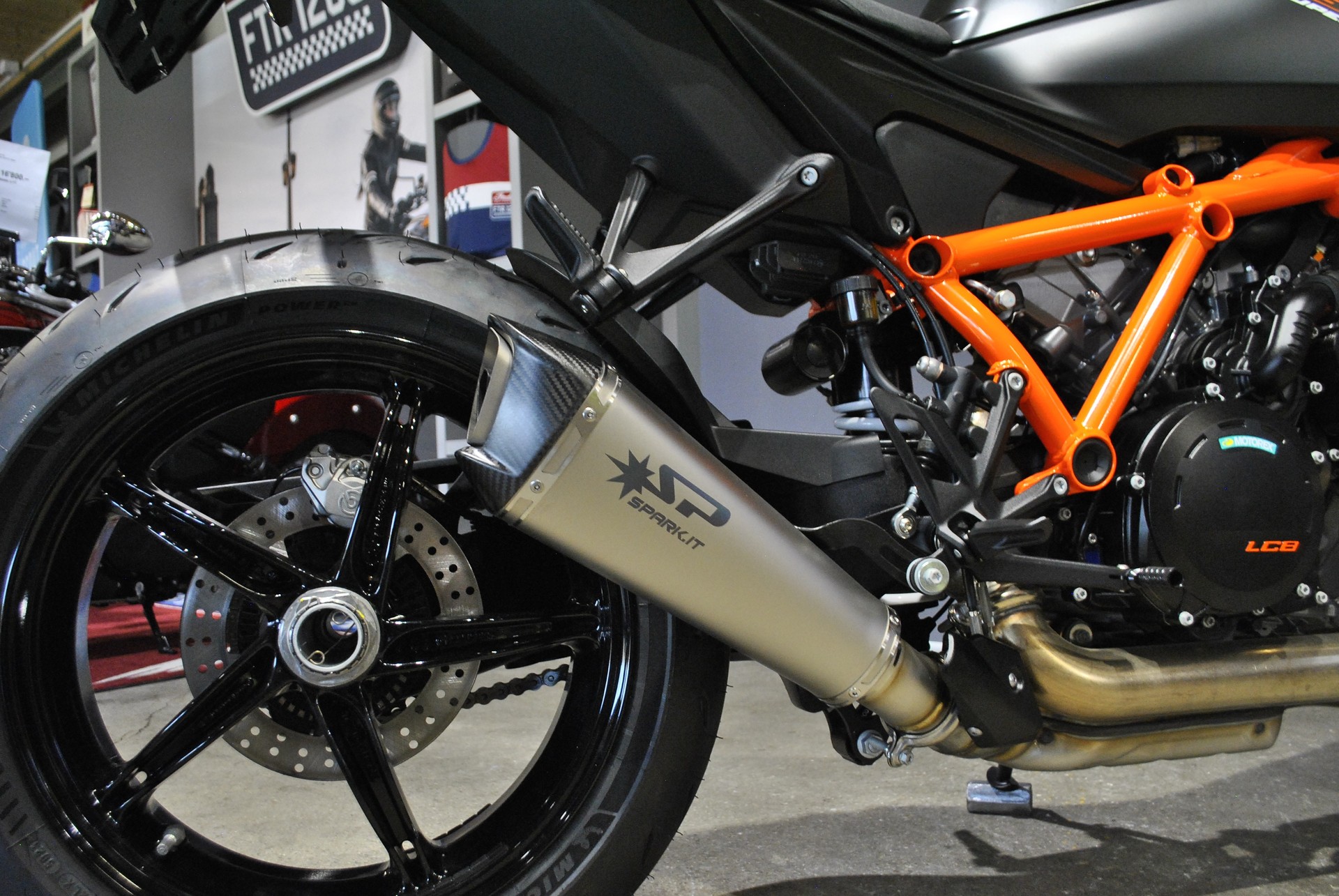 KTM 1390 Super Duke R EVO-image-6
