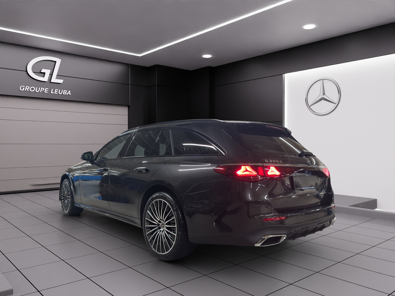 MERCEDES-BENZ E 220 d T 4Matic 9G-Tronic-image-3