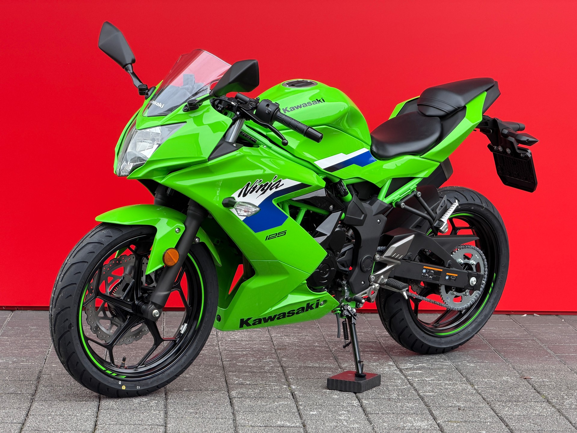 KAWASAKI Ninja 125-showroom-element-1