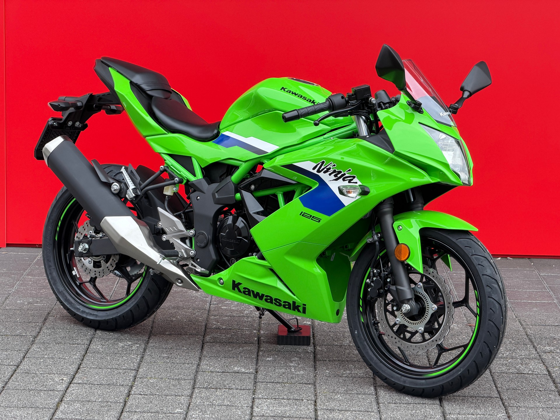 KAWASAKI Ninja 125-showroom-element-2