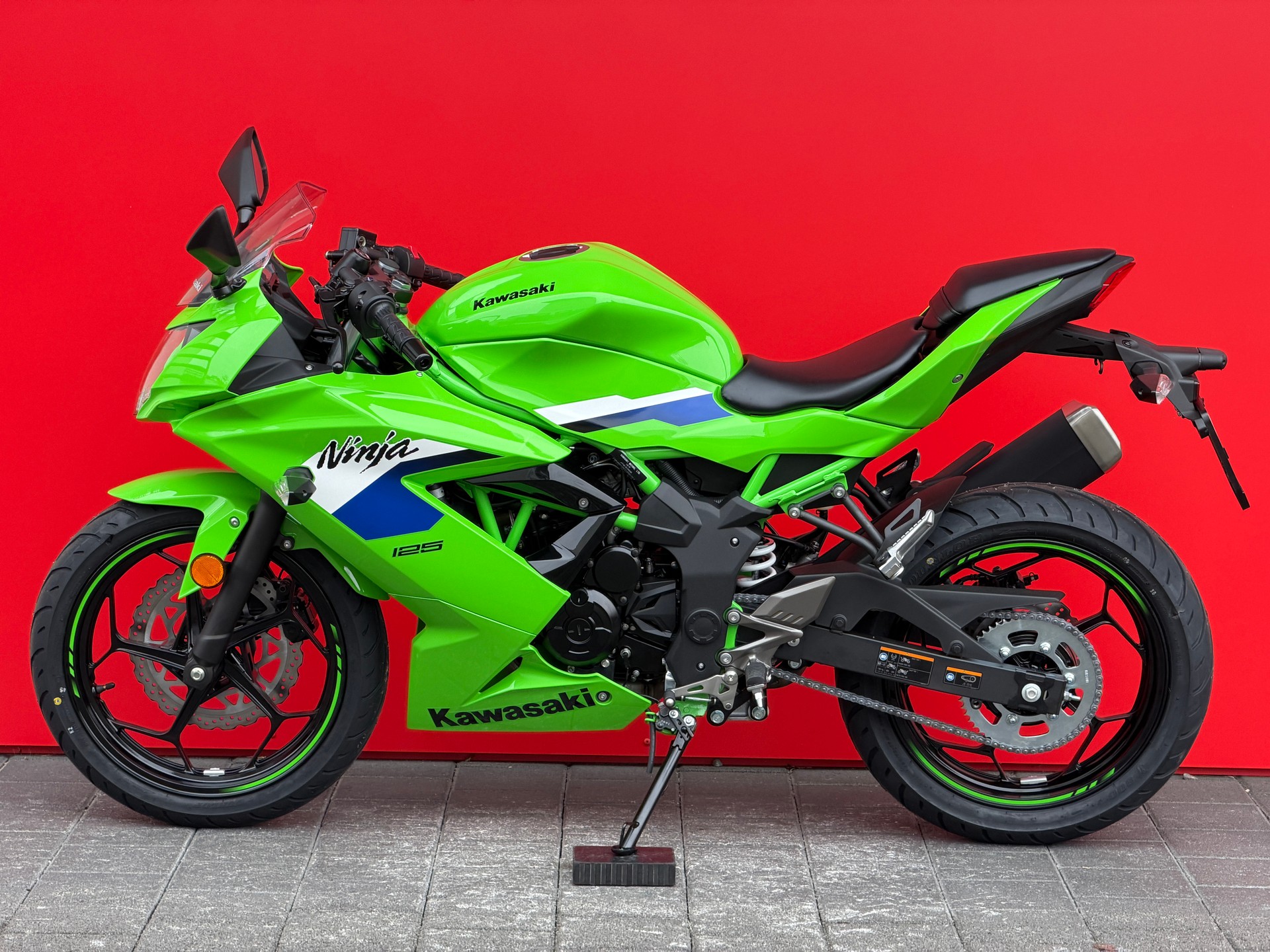 KAWASAKI Ninja 125-showroom-element-3