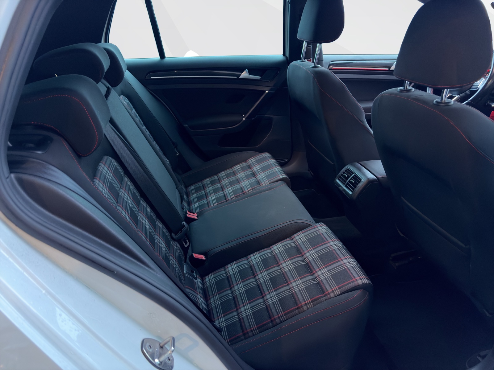 VW Golf VII 2.0 TSI GTI Performance DSG-image-16