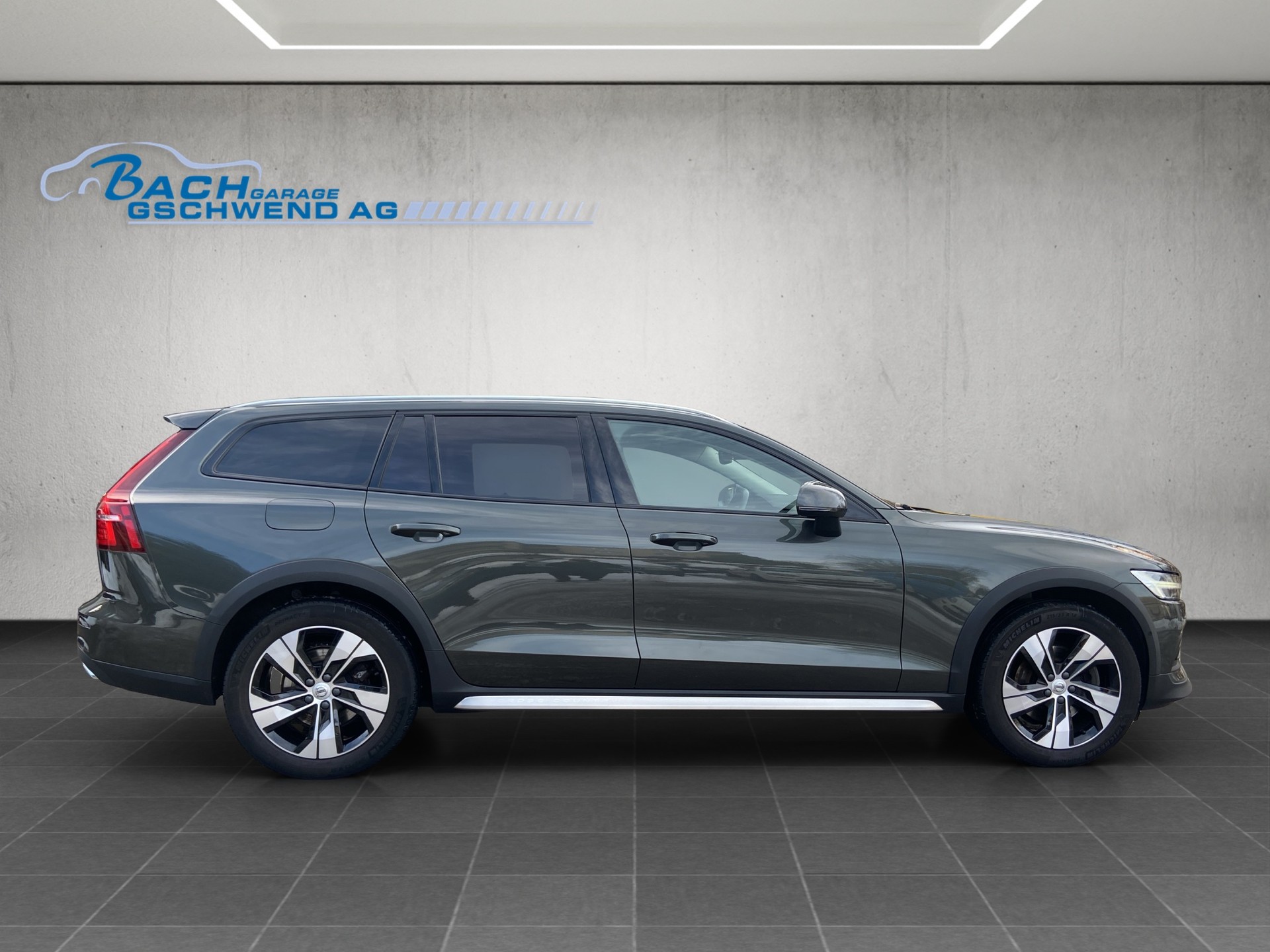 VOLVO V60 Cross Country B4 Diesel Mild Hybrid AWD Geartronic-image-2
