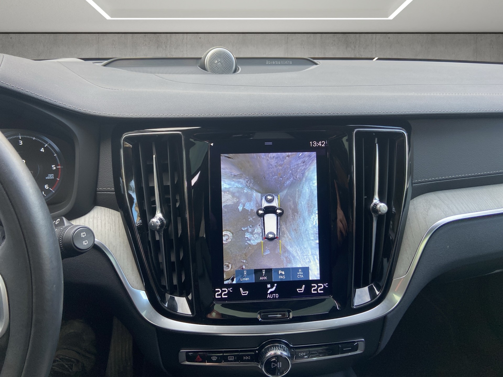 VOLVO V60 Cross Country B4 Diesel Mild Hybrid AWD Geartronic-image-9