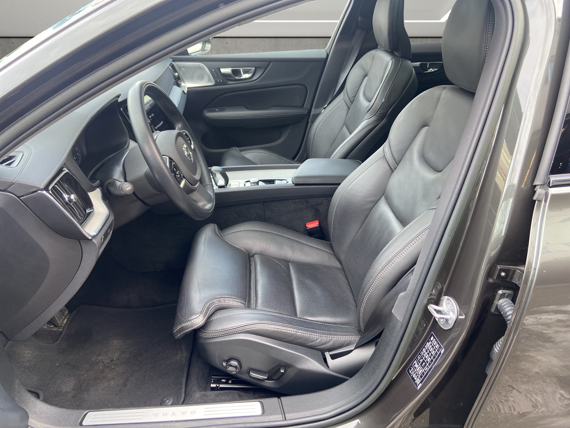 VOLVO V60 Cross Country B4 Diesel Mild Hybrid AWD Geartronic-image-11