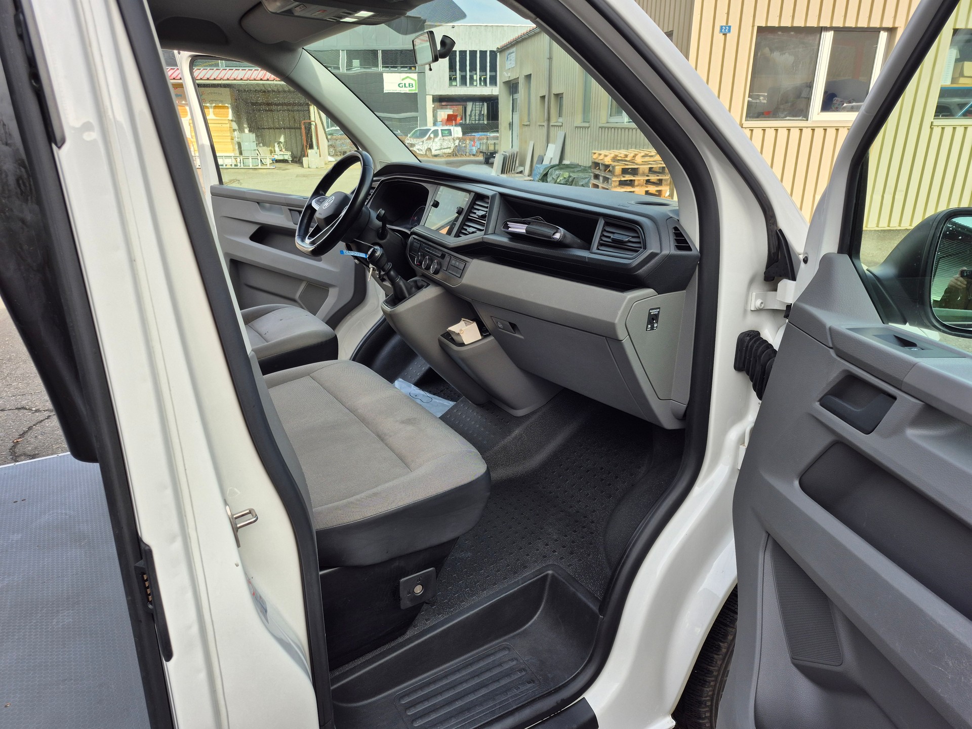 VW T6.1 2.0 TDI 4Motion-image-13