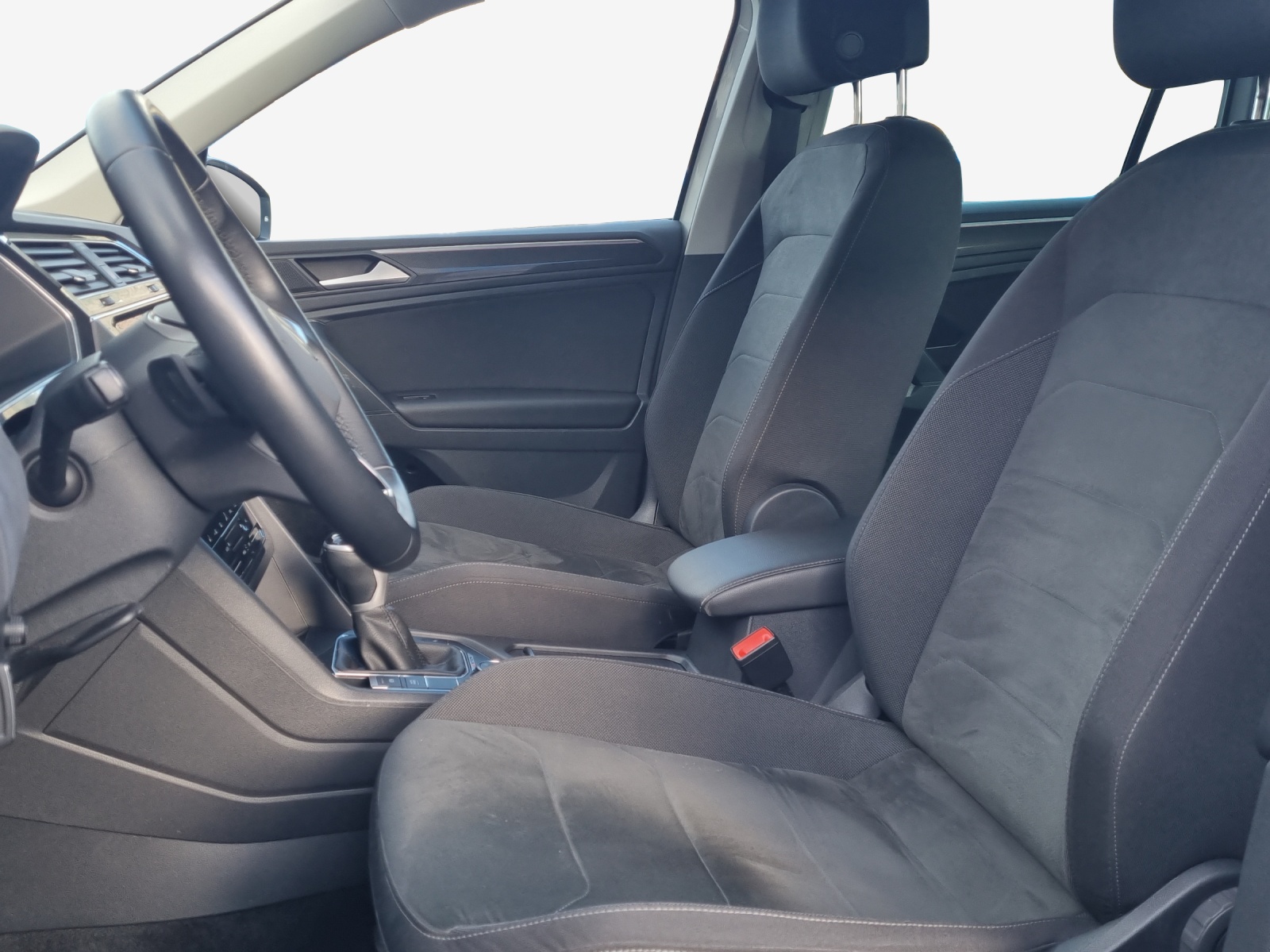 VW Tiguan 2.0 TDI SCR Elegance 4Motion DSG-image-7
