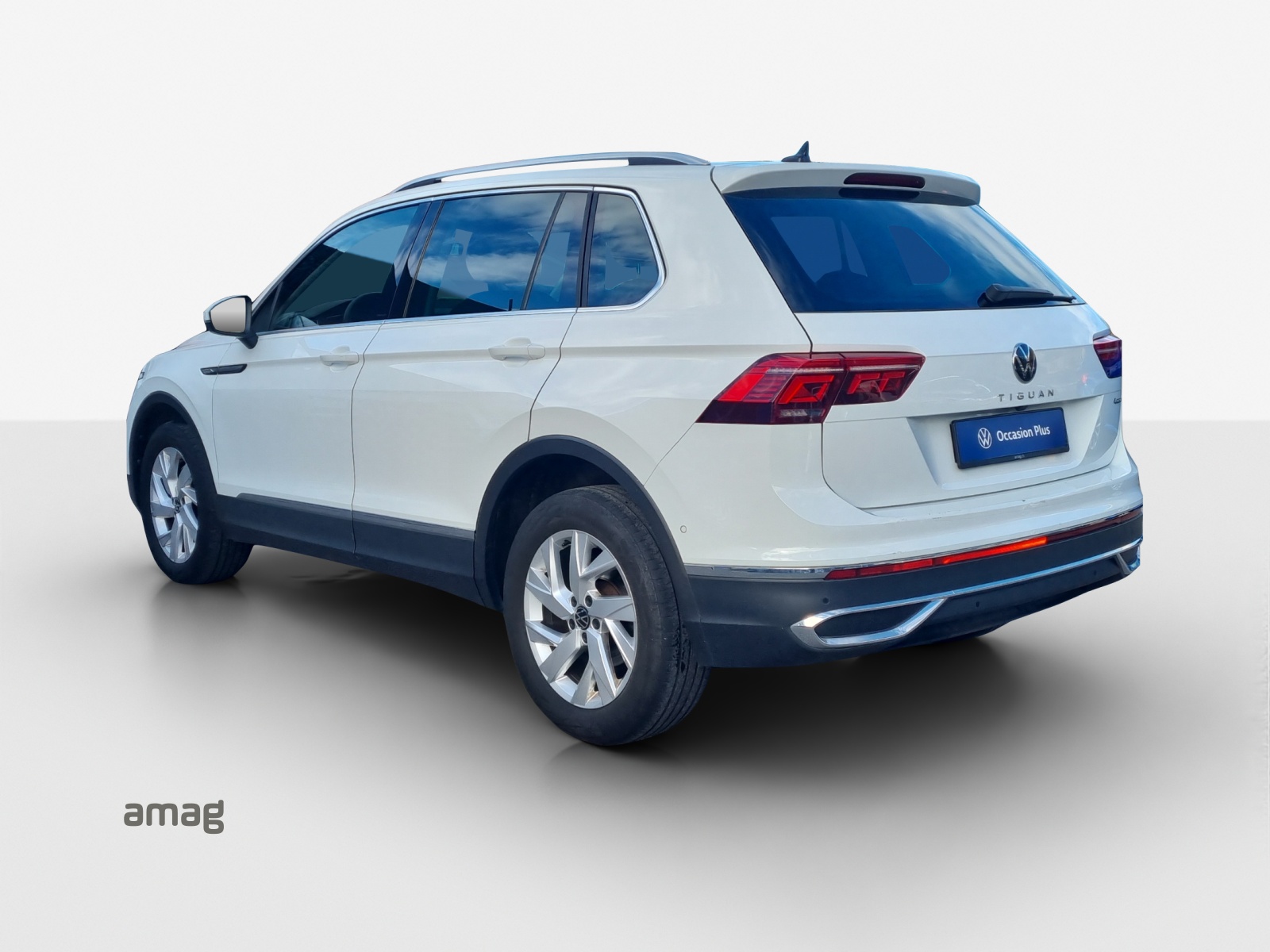 VW Tiguan 2.0 TDI SCR Elegance 4Motion DSG-image-2