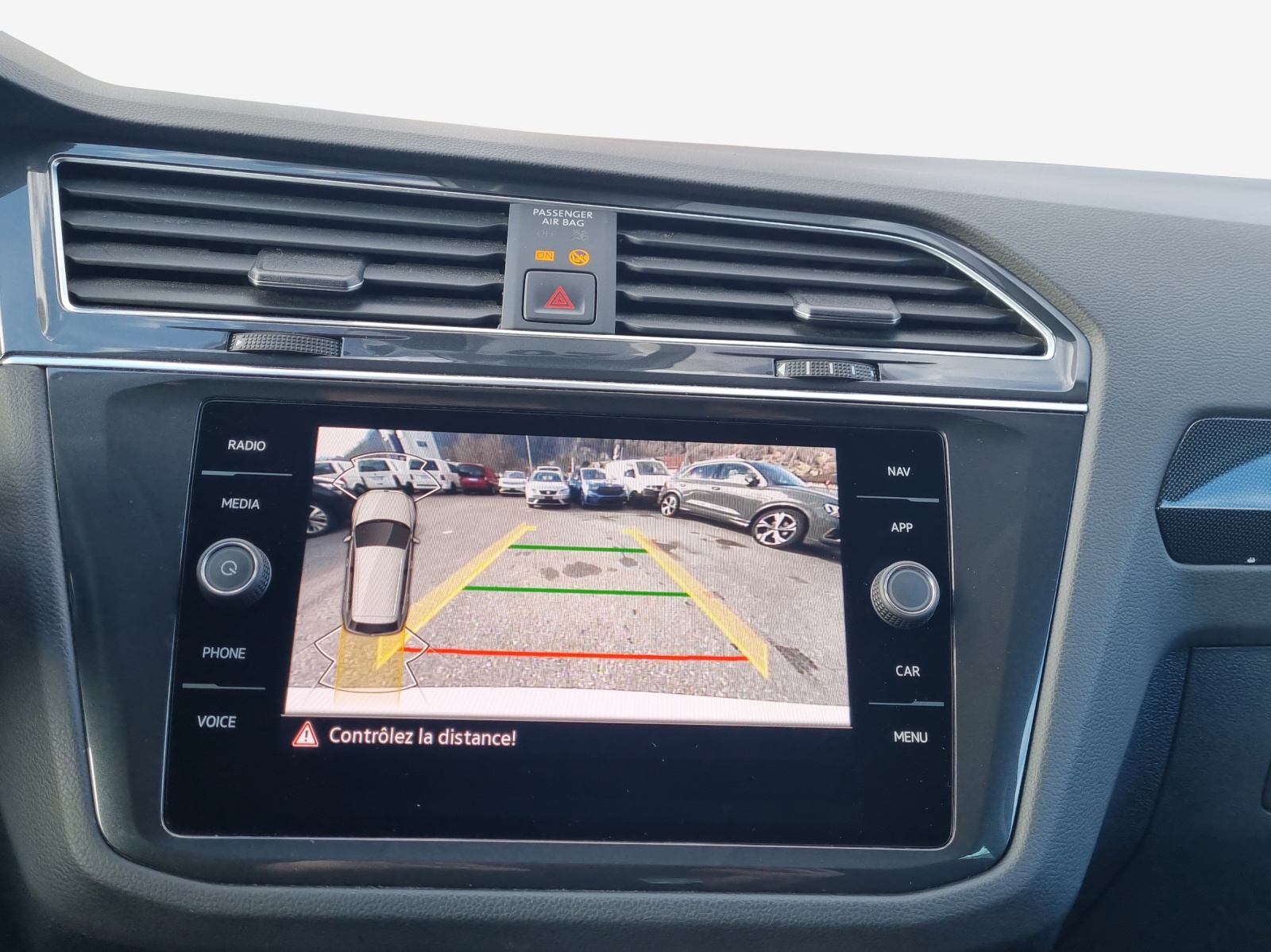 VW Tiguan 2.0 TDI SCR Elegance 4Motion DSG-image-13