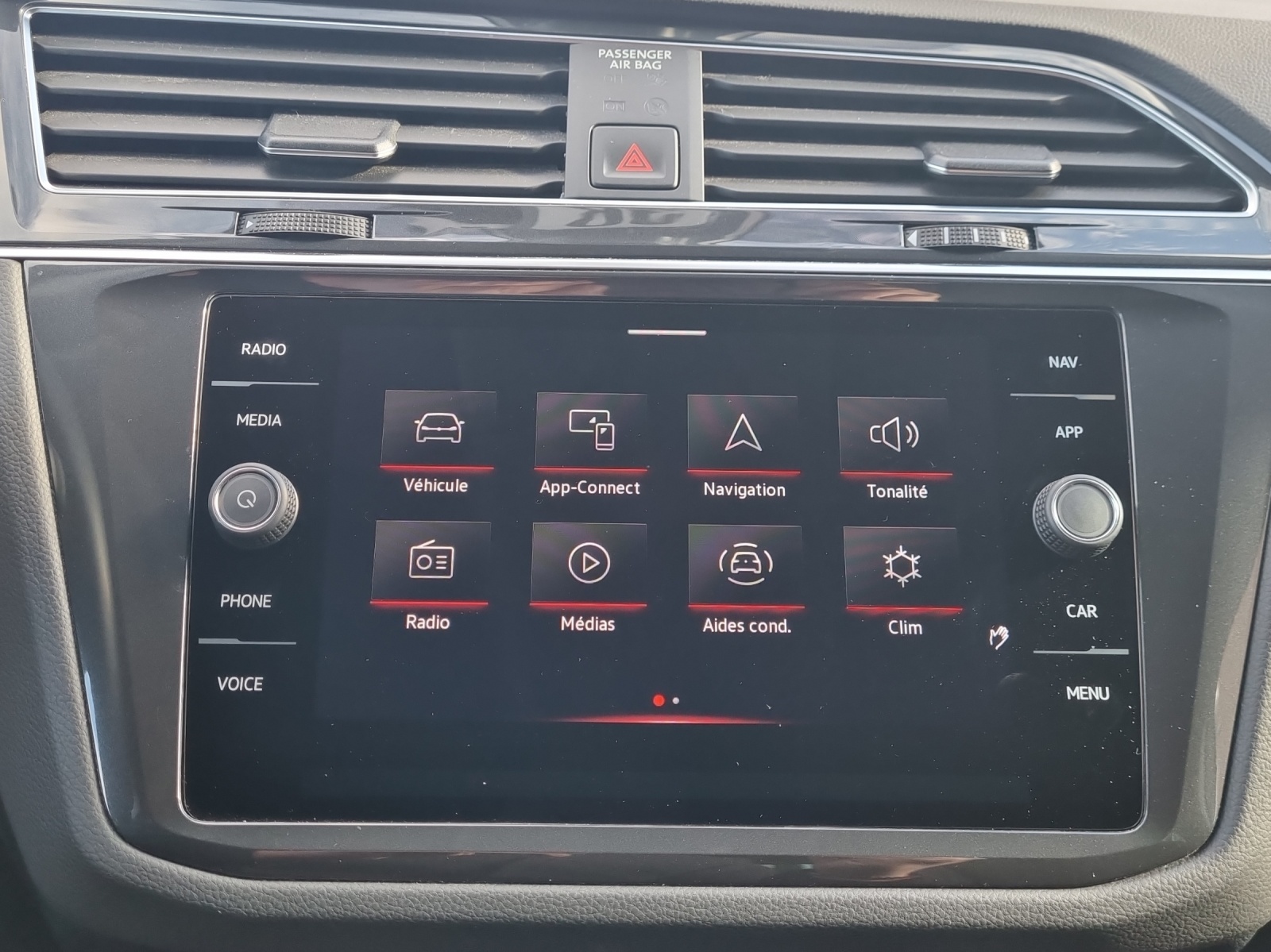 VW Tiguan 2.0 TDI SCR Elegance 4Motion DSG-image-15