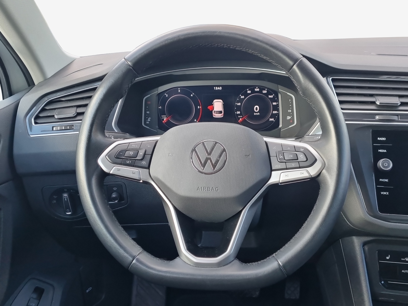 VW Tiguan 2.0 TDI SCR Elegance 4Motion DSG-image-9