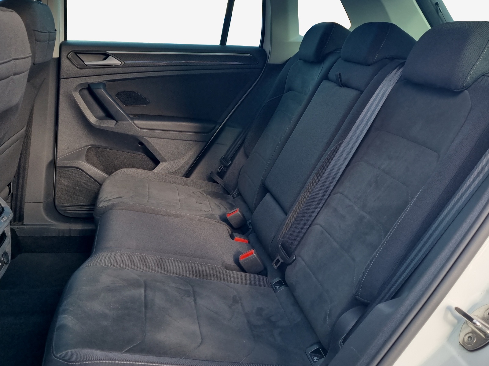 VW Tiguan 2.0 TDI SCR Elegance 4Motion DSG-image-11