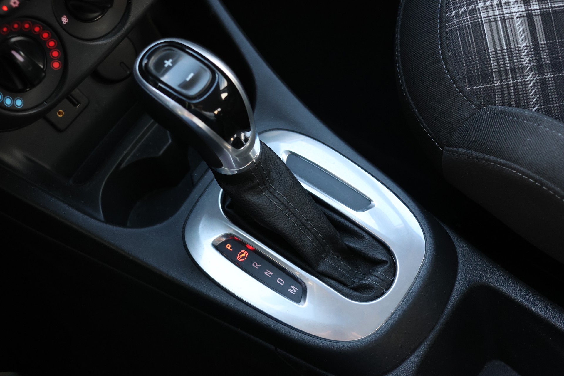OPEL Corsa 1.4 TP Color Edition Automatic-image-21