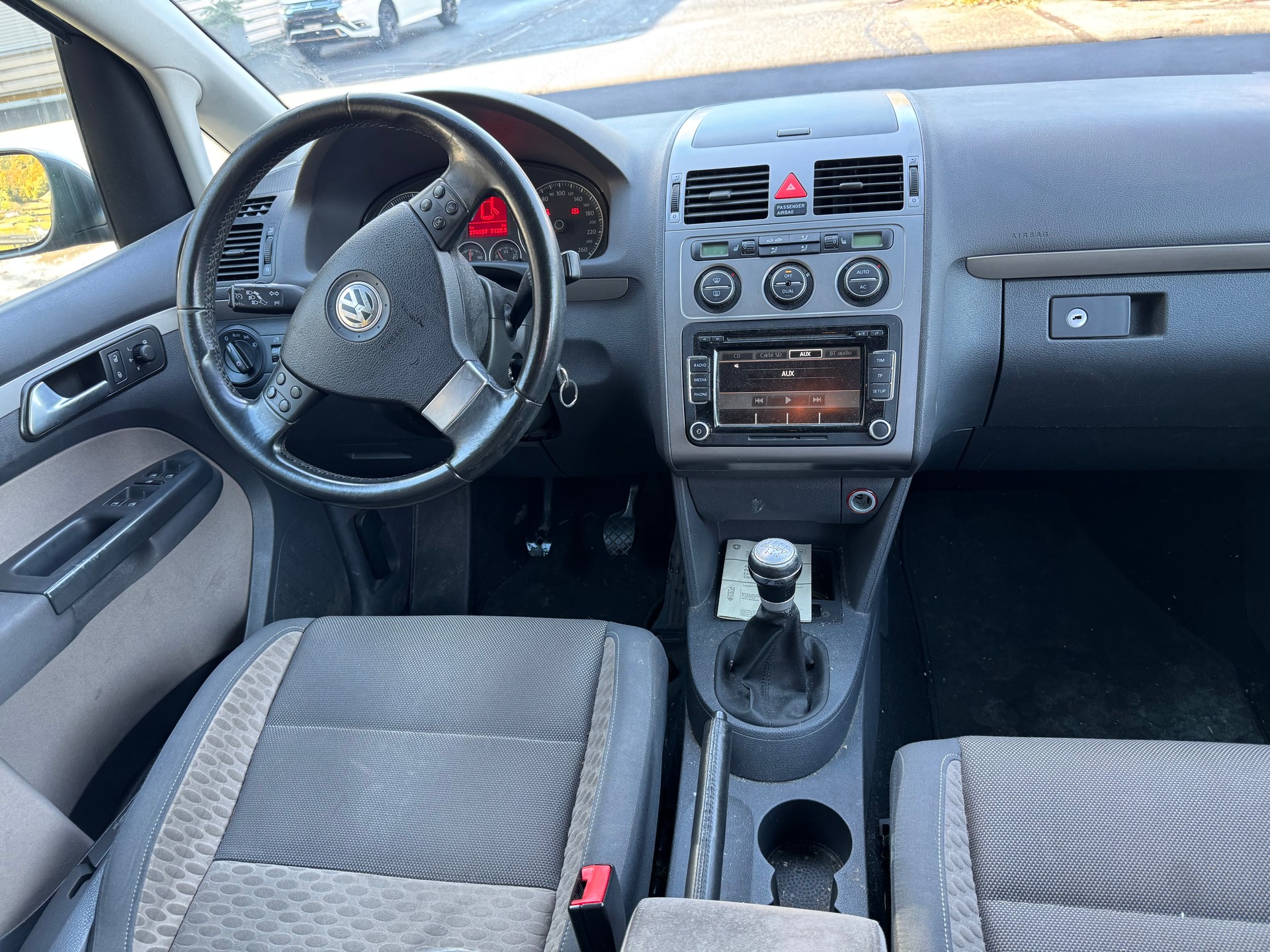 VW CrossTouran 1.4 TSI Scott Limited Edition-image-4
