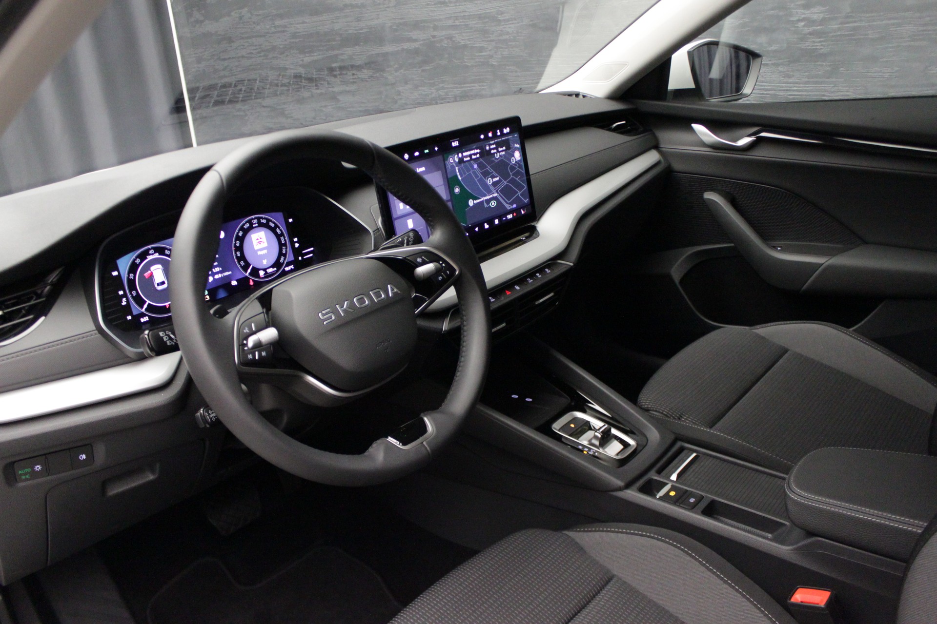 SKODA Octavia Combi 1.5 TSI mHEV DSG Selection-image-19