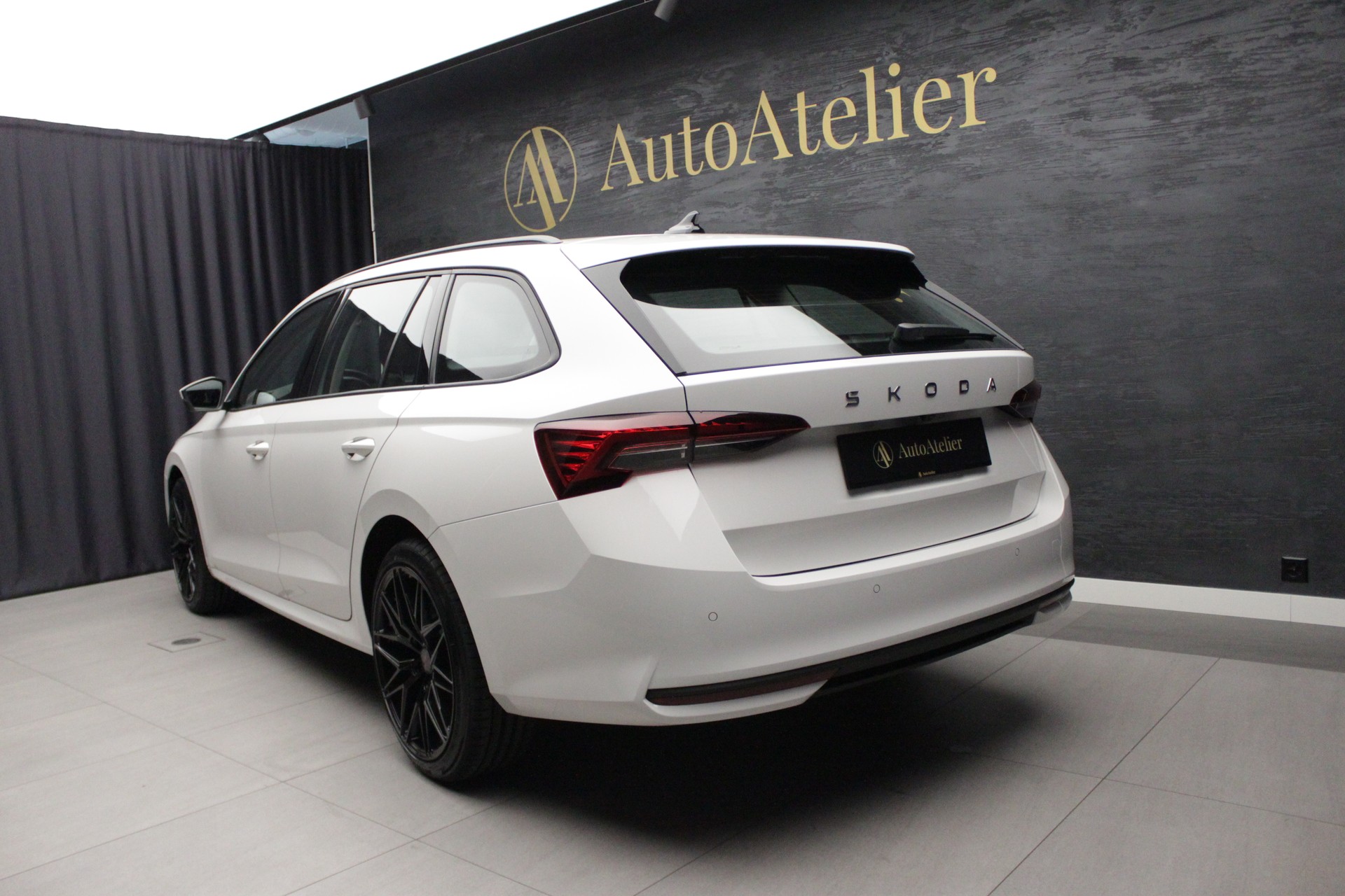 SKODA Octavia Combi 1.5 TSI mHEV DSG Selection-image-8