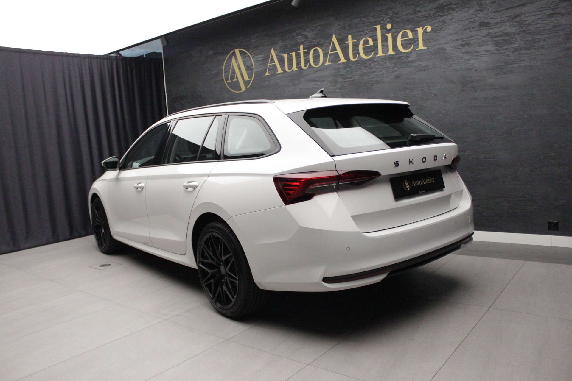 SKODA Octavia Combi 1.5 TSI mHEV DSG Selection-image-9