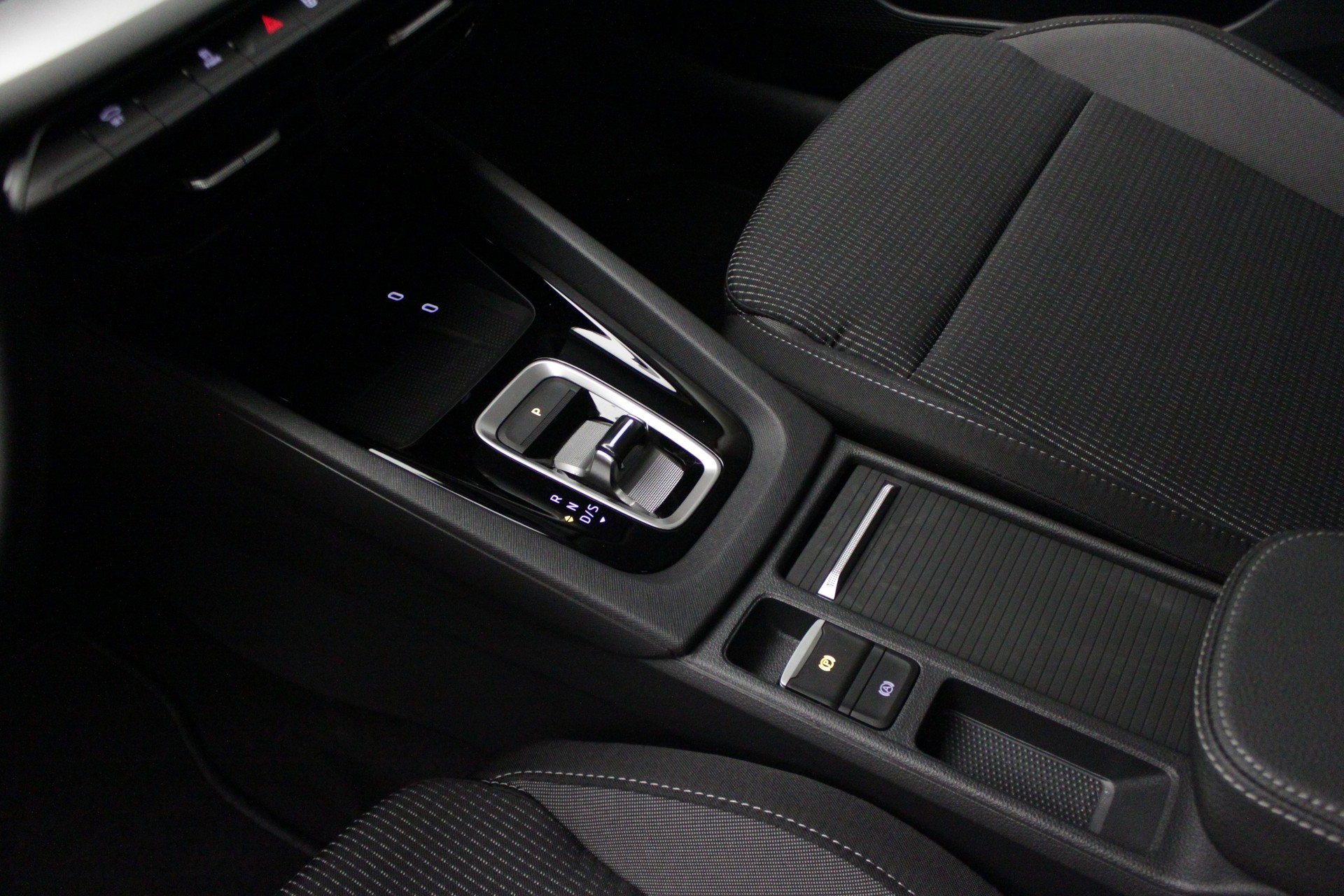 SKODA Octavia Combi 1.5 TSI mHEV DSG Selection-image-18
