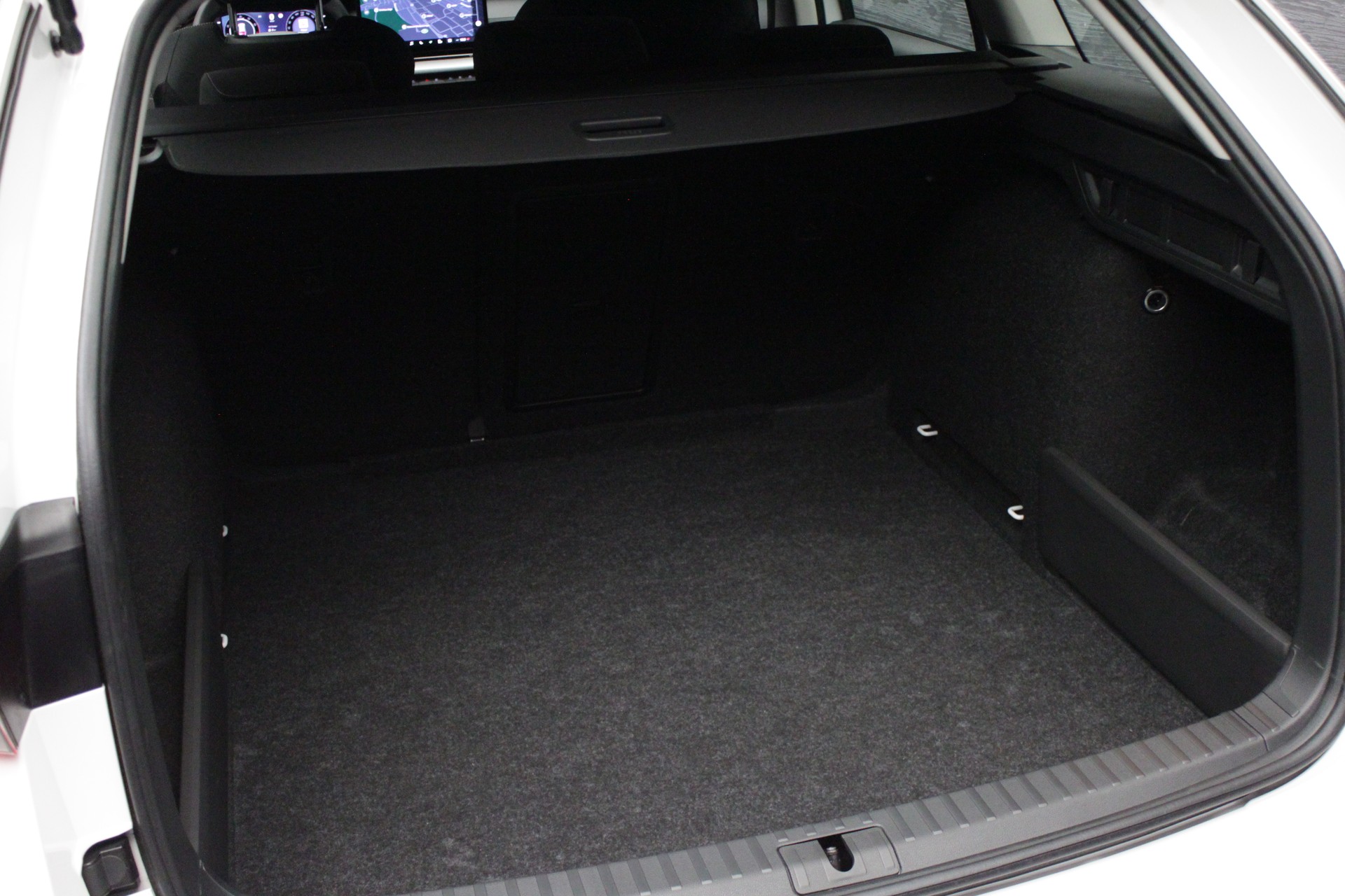 SKODA Octavia Combi 1.5 TSI mHEV DSG Selection-image-13