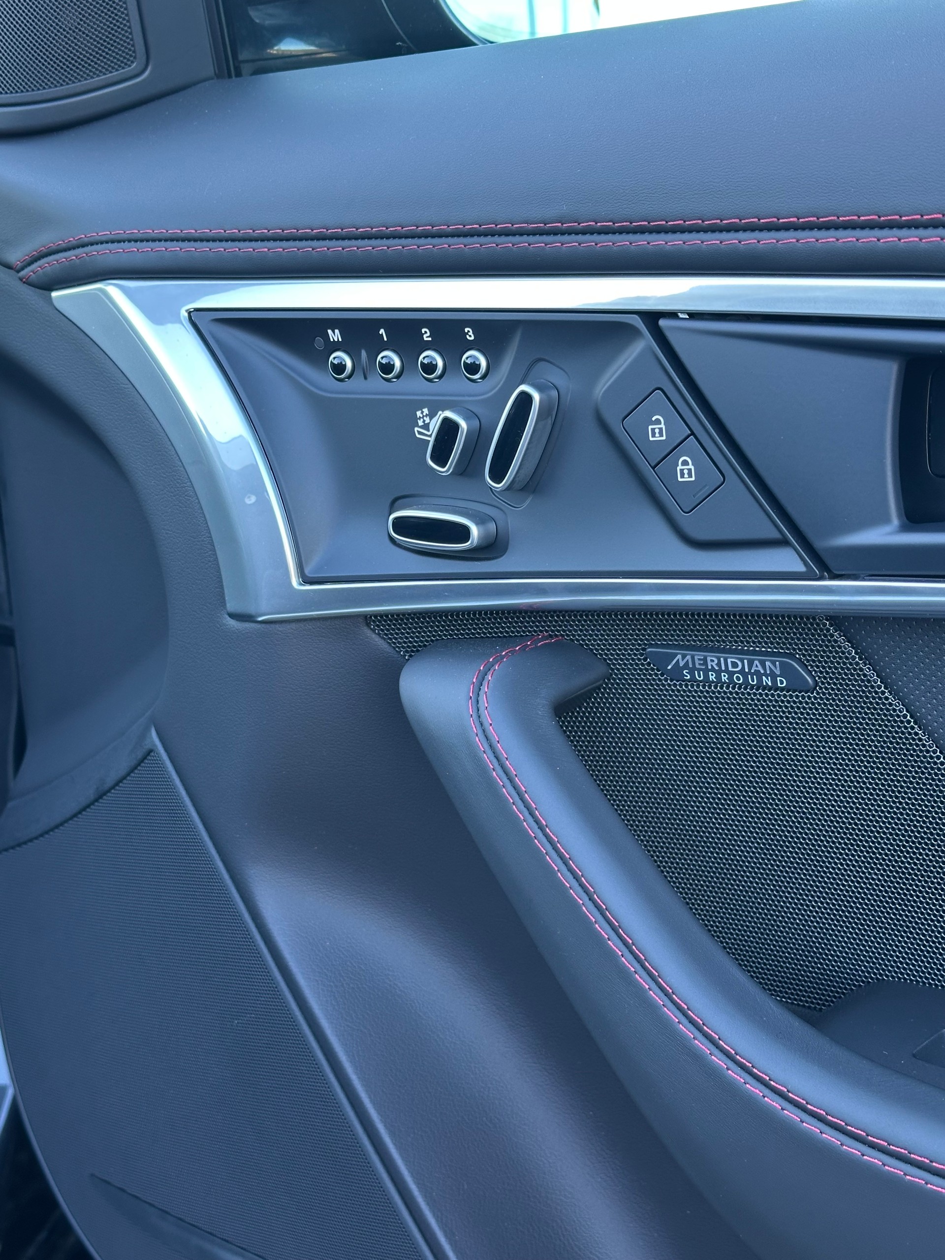 JAGUAR F-Type Convertible 5.0 V8 R75 AWD Automatik-image-4