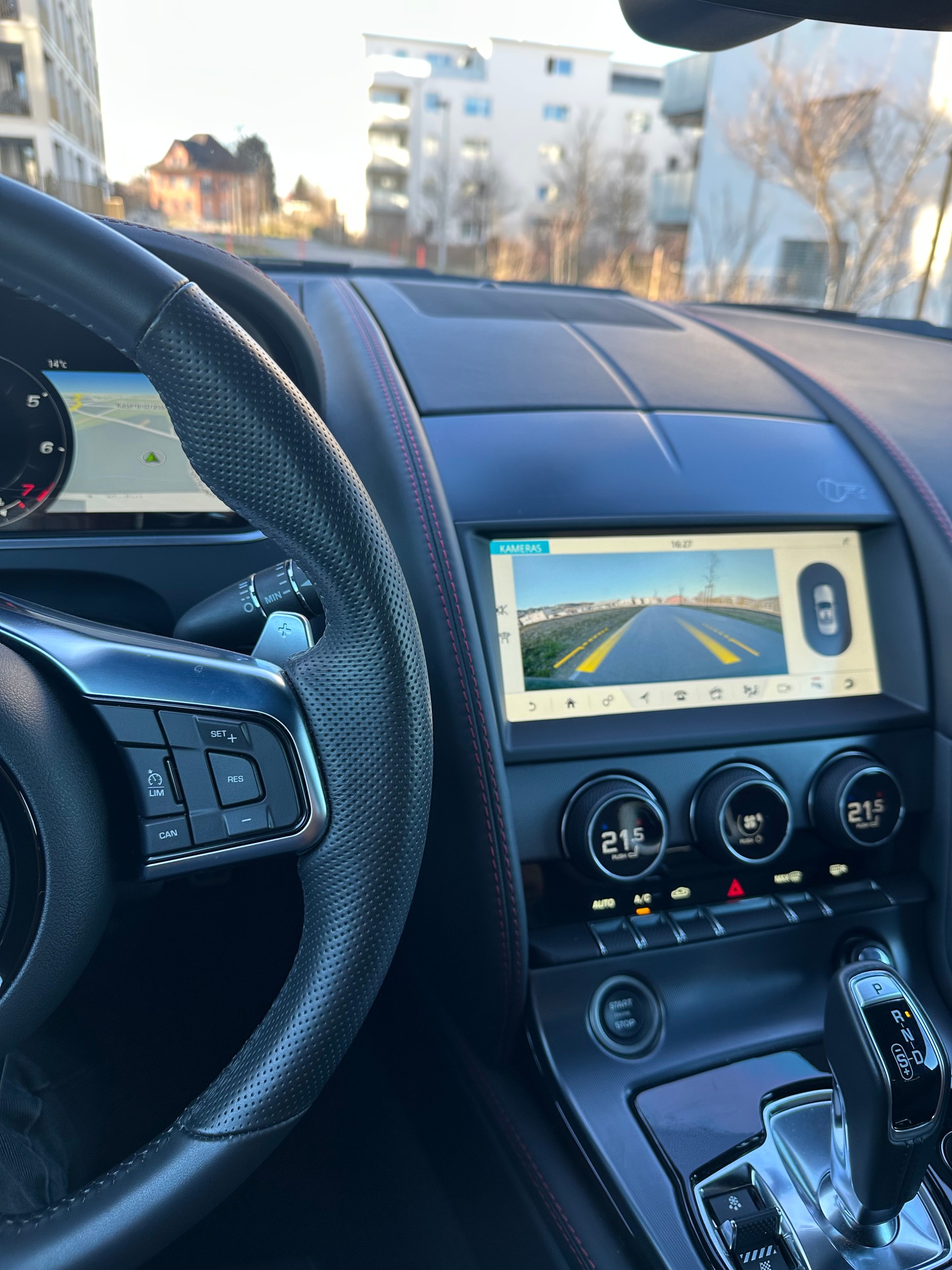 JAGUAR F-Type Convertible 5.0 V8 R75 AWD Automatik-image-6