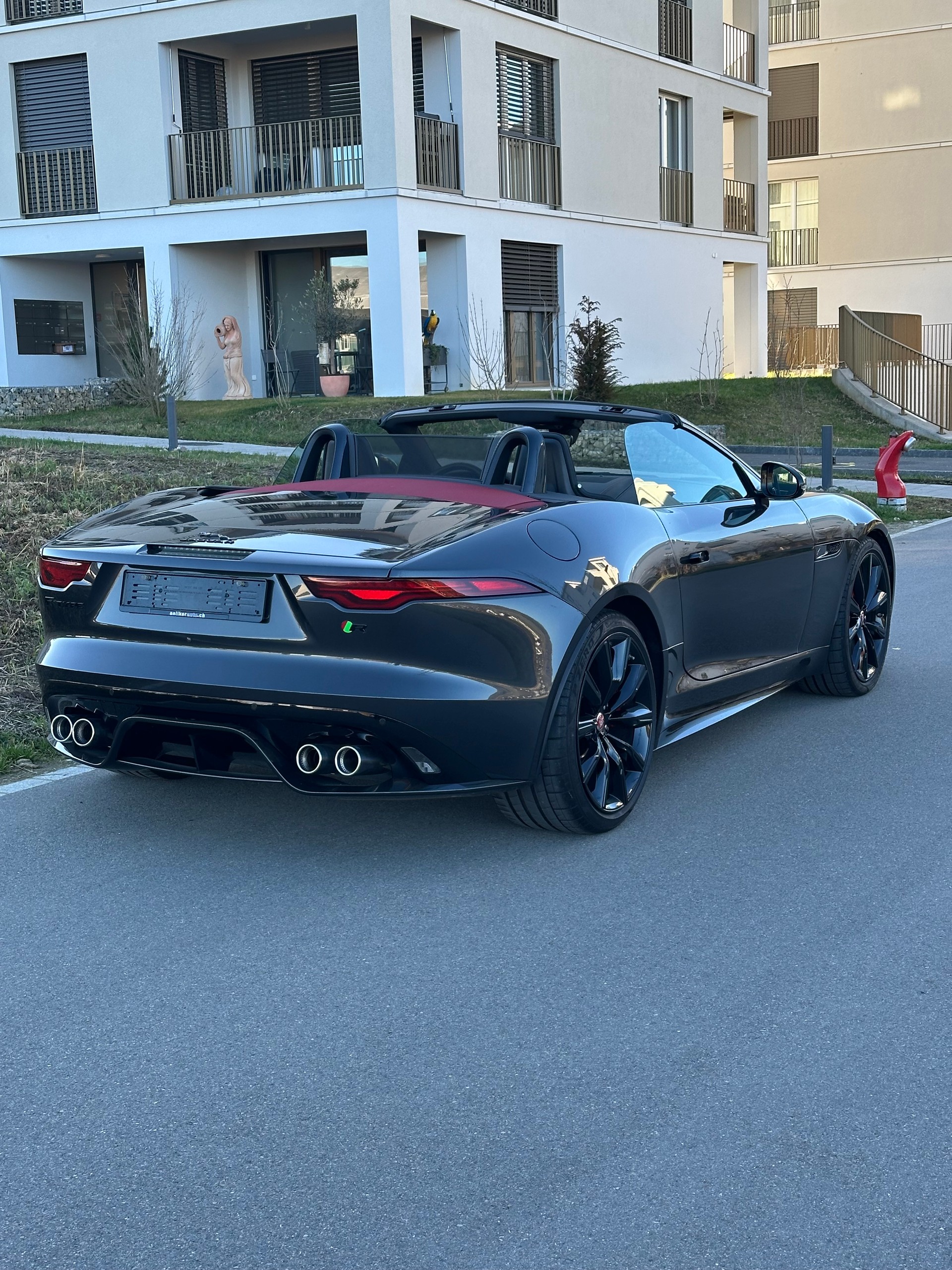 JAGUAR F-Type Convertible 5.0 V8 R75 AWD Automatik-image-3