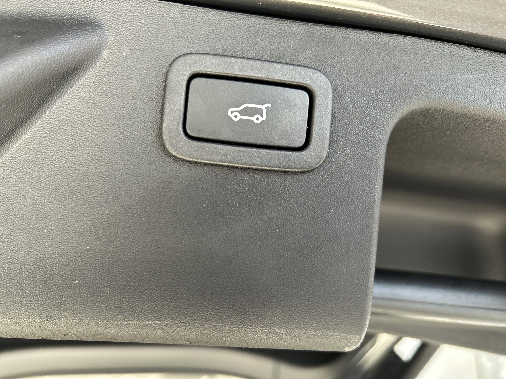 LAND ROVER Discovery Sport 2.0 Si4 Pure AT9-image-9