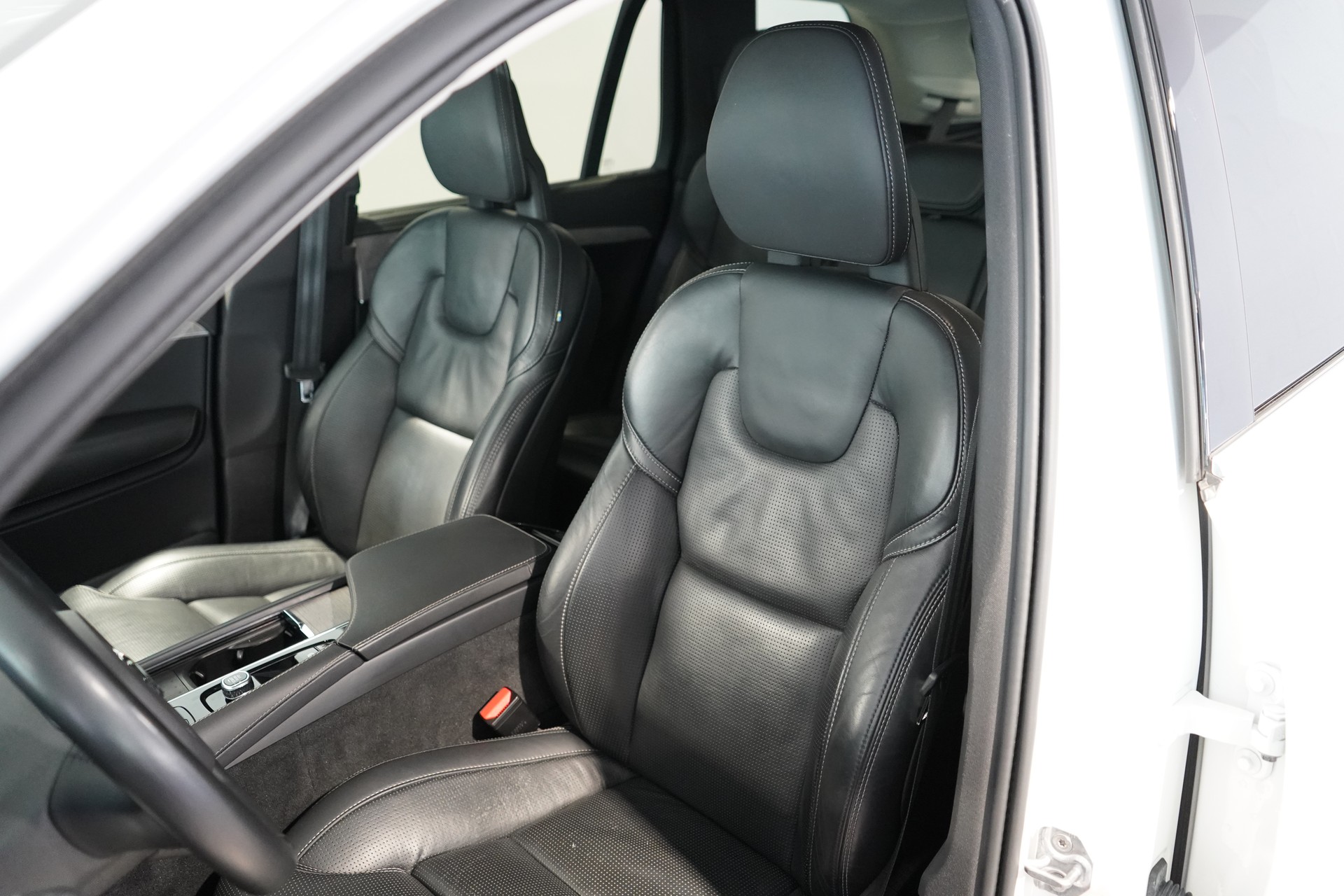VOLVO XC90 T8 eAWD Inscription-image-5