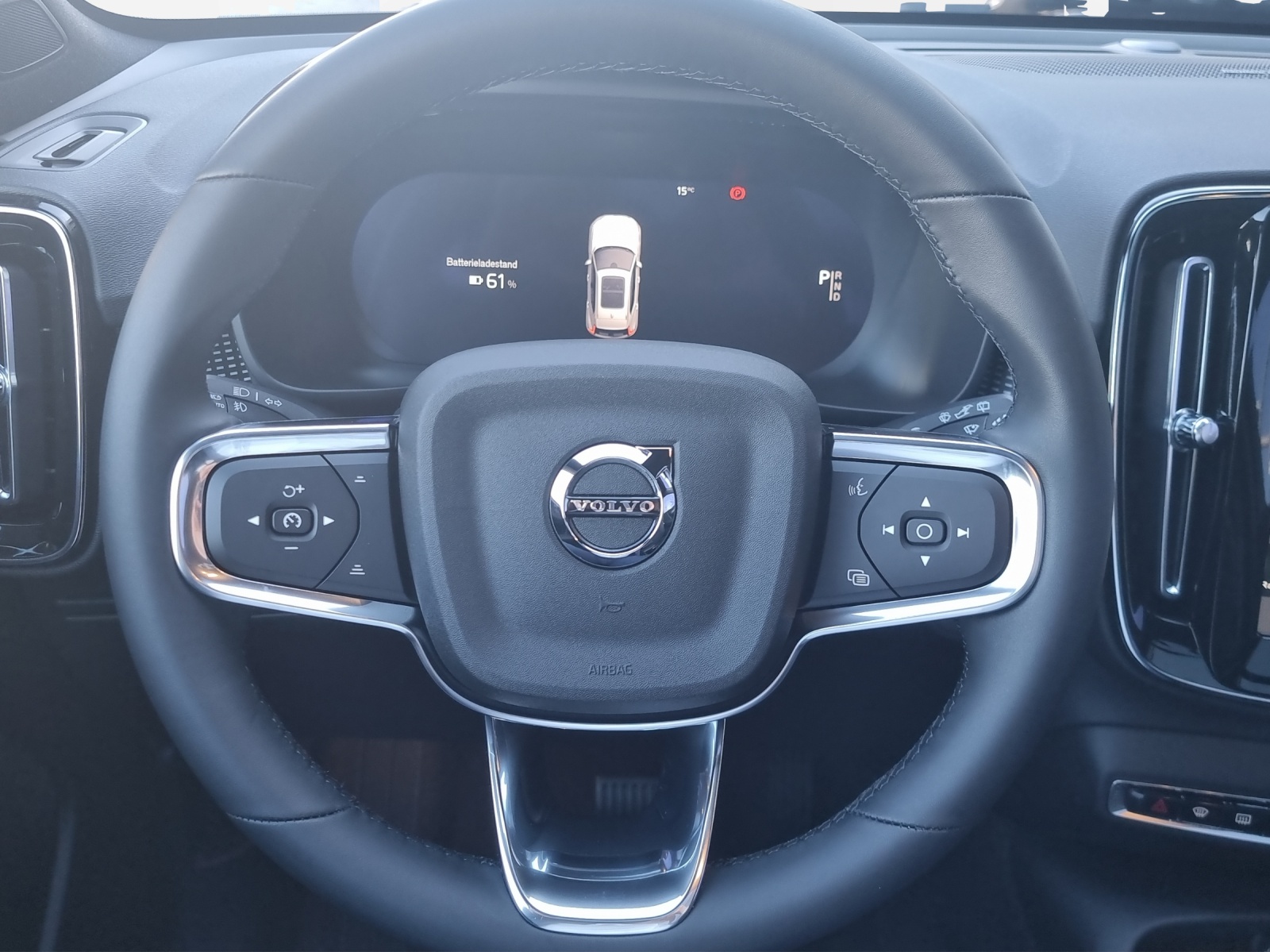 VOLVO EX40 Twin Black Edition AWD-image-12