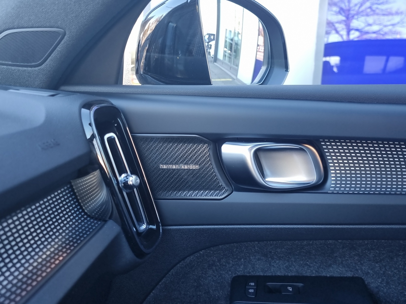 VOLVO EX40 Twin Black Edition AWD-image-11