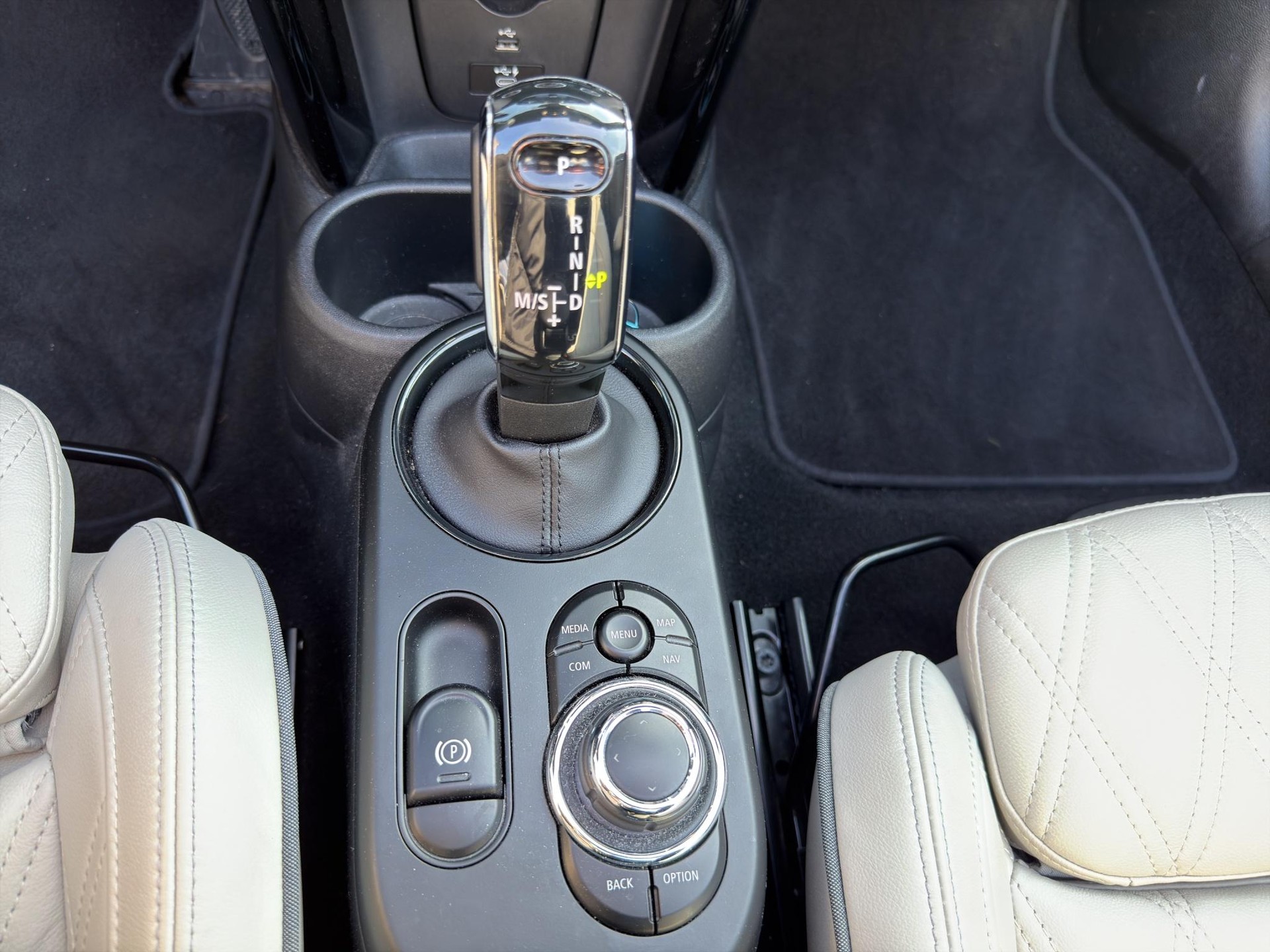 MINI Cabrio F57 2.0i Cooper S SDKG-image-5