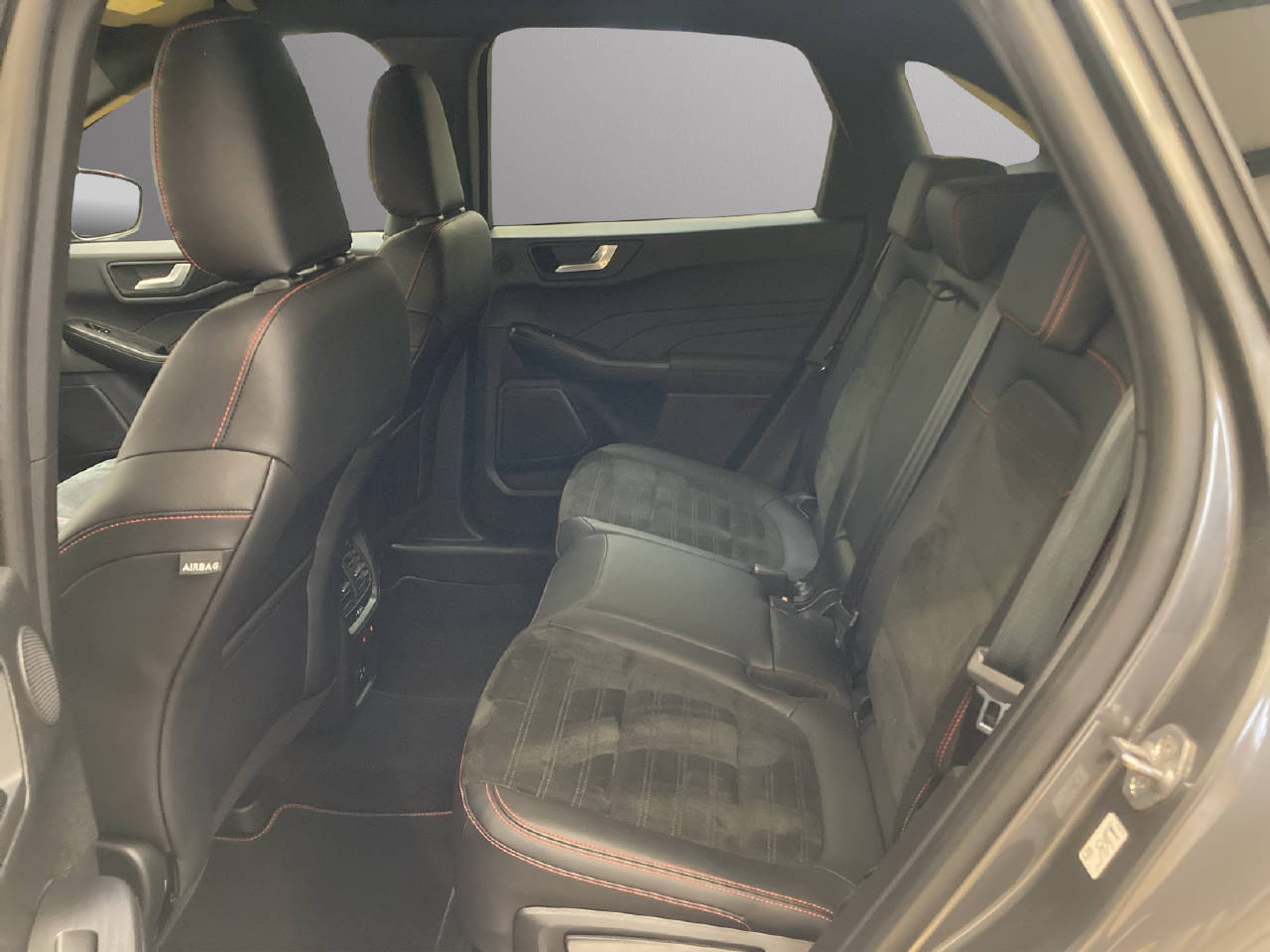 FORD Kuga 2.5 PHEV 190 PS ST-Line X-image-5