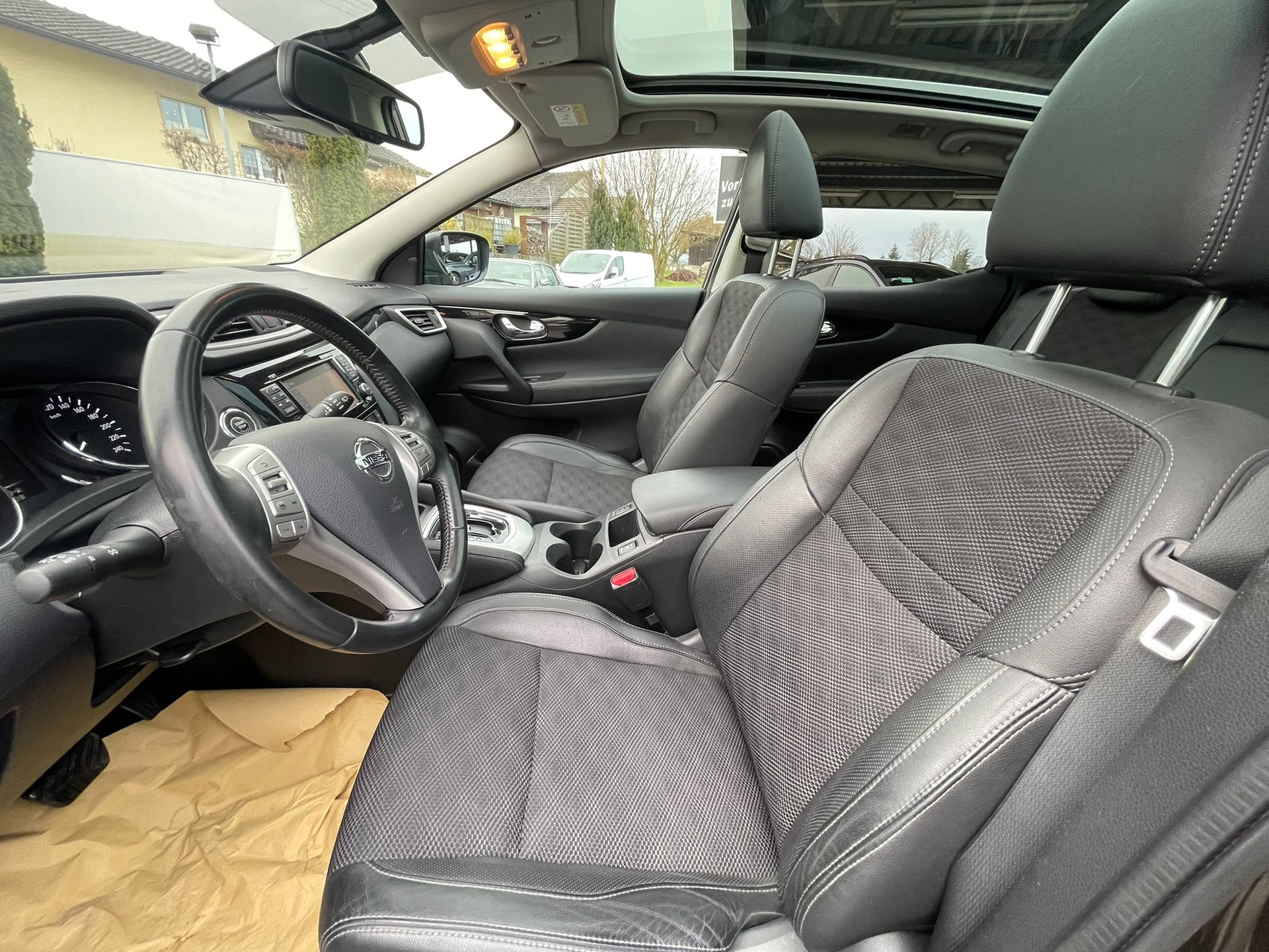 NISSAN Qashqai 1.6 dCi tekna Xtronic CVT-image-9
