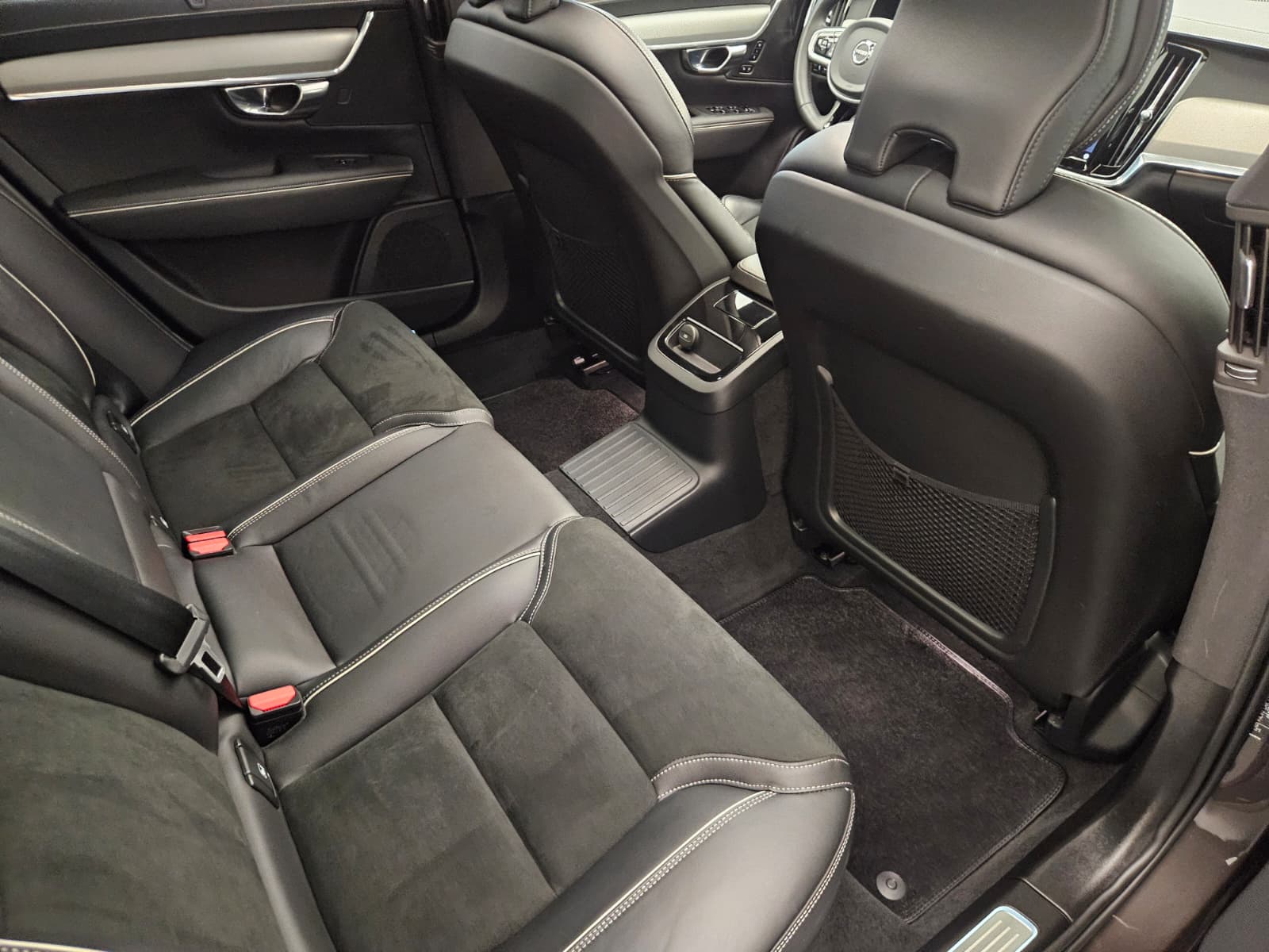 VOLVO V90 T8 eAWD Twin Engine R-Design Geartronic-image-14