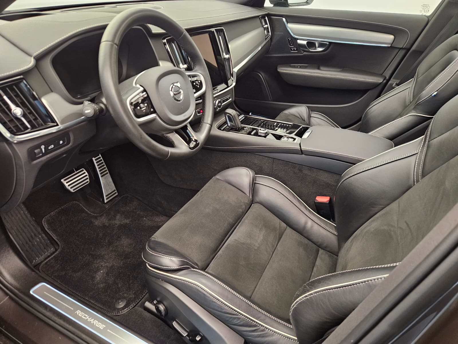 VOLVO V90 T8 eAWD Twin Engine R-Design Geartronic-image-11