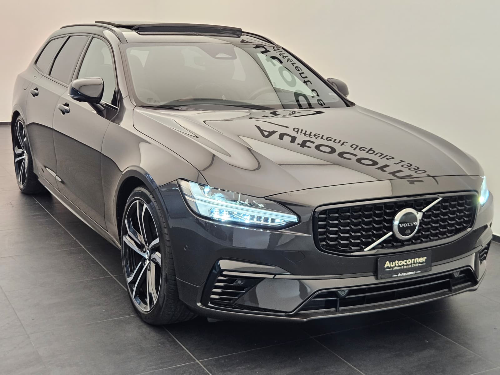 VOLVO V90 T8 eAWD Twin Engine R-Design Geartronic-image-5