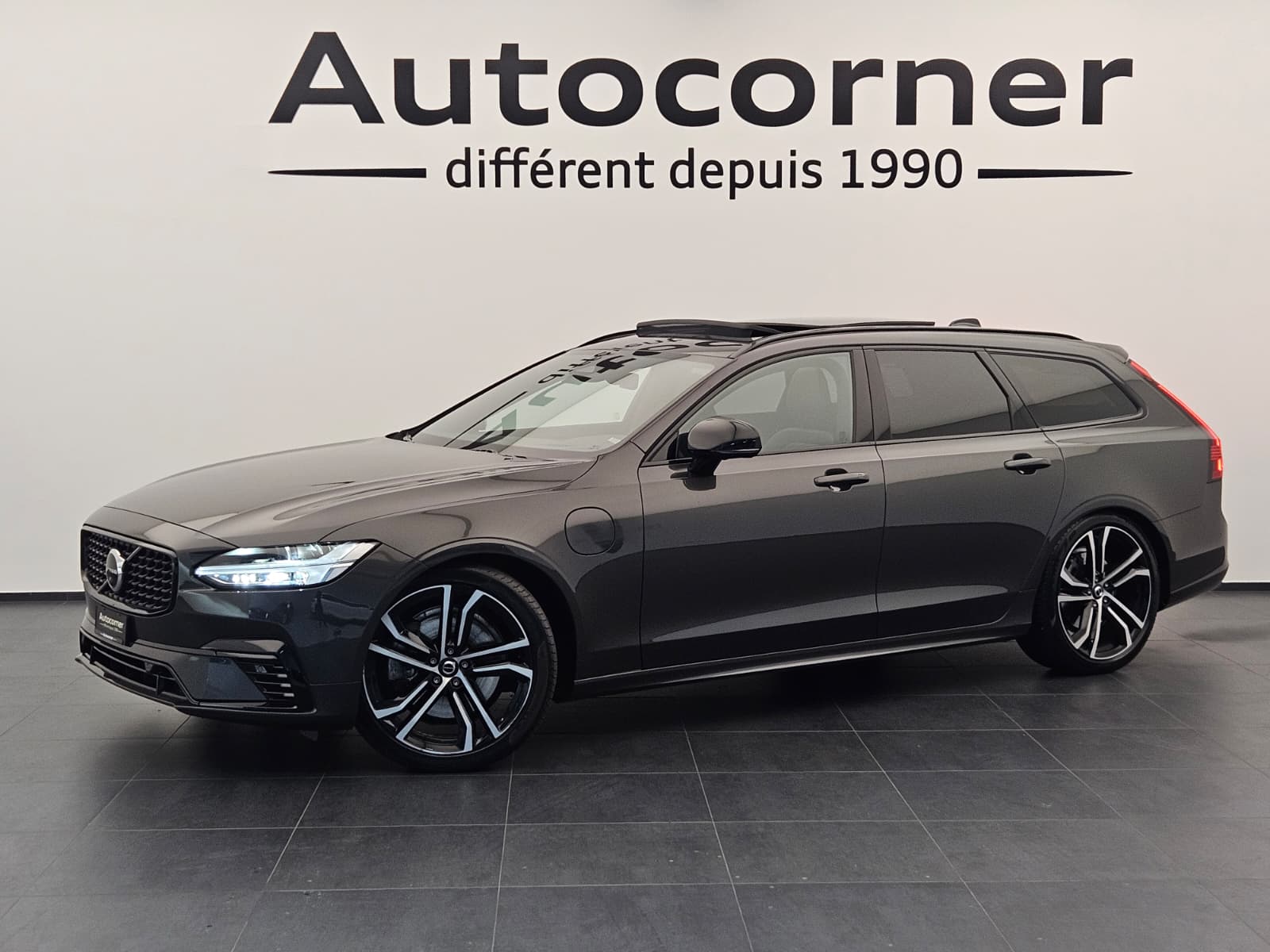 VOLVO V90 T8 eAWD Twin Engine R-Design Geartronic-image-0