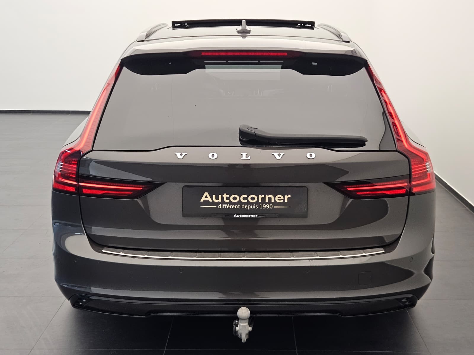 VOLVO V90 T8 eAWD Twin Engine R-Design Geartronic-image-8