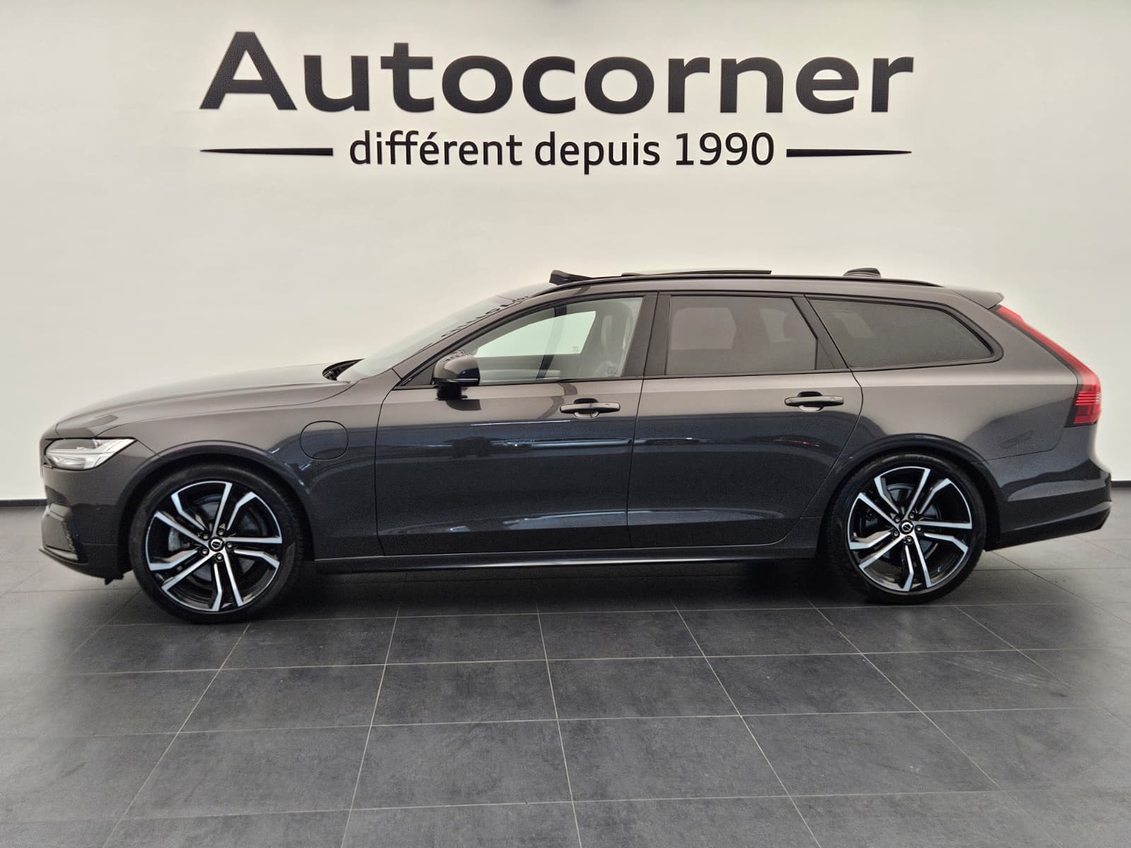 VOLVO V90 T8 eAWD Twin Engine R-Design Geartronic-image-2