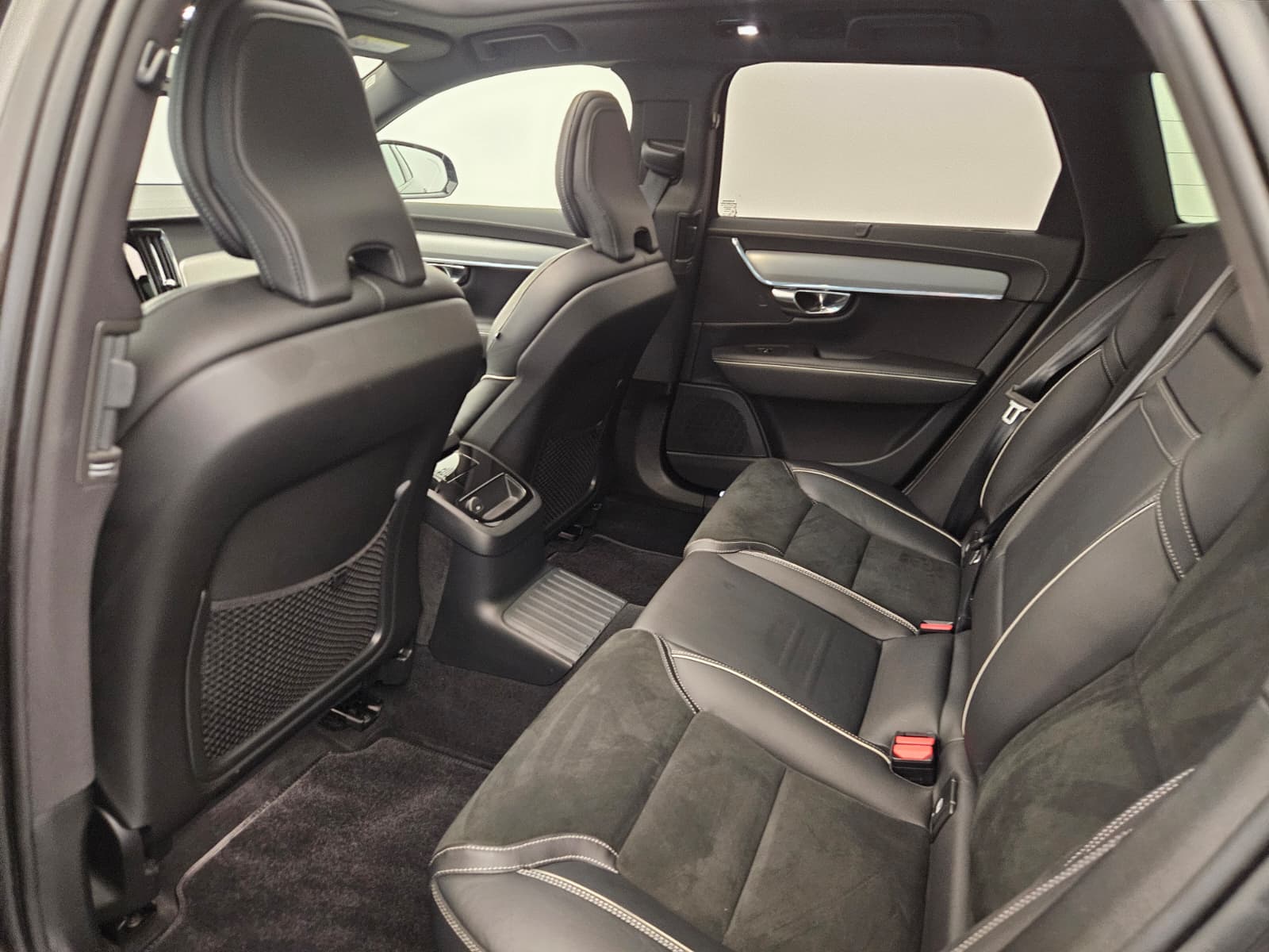 VOLVO V90 T8 eAWD Twin Engine R-Design Geartronic-image-13
