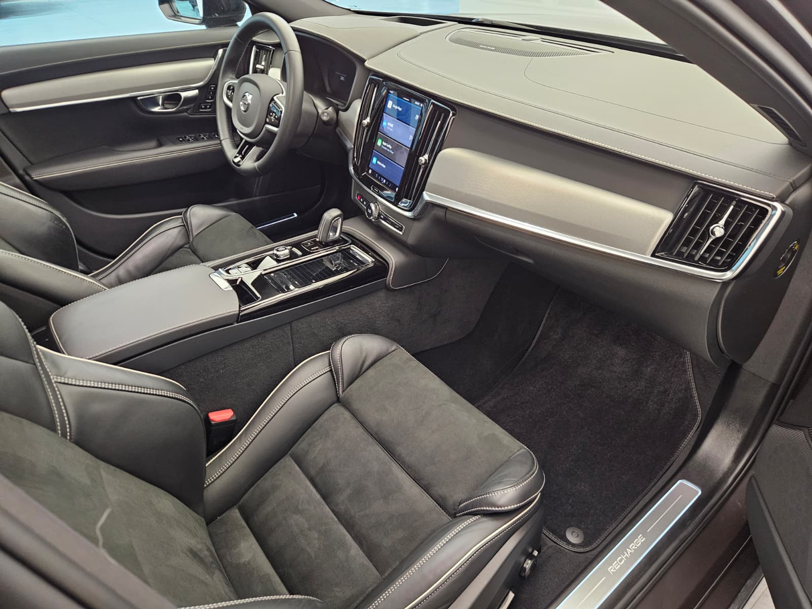 VOLVO V90 T8 eAWD Twin Engine R-Design Geartronic-image-12