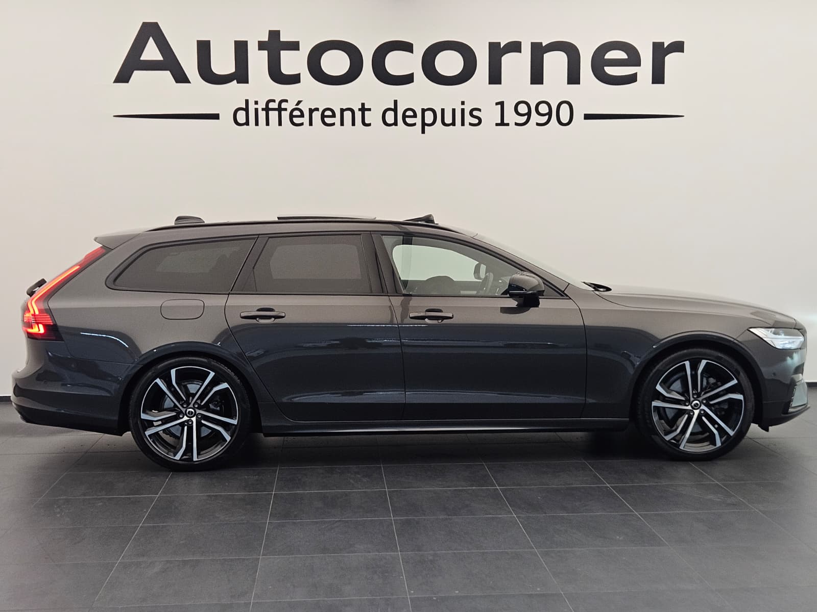 VOLVO V90 T8 eAWD Twin Engine R-Design Geartronic-image-6
