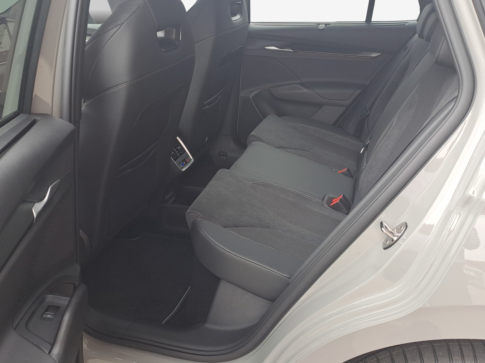SKODA Enyaq 85x Sportline 4x4-image-11