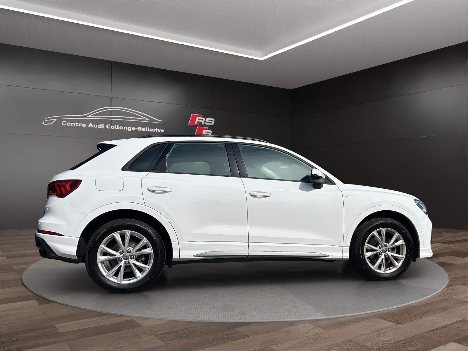 AUDI Q3 35 TFSI S line S-tronic-image-6