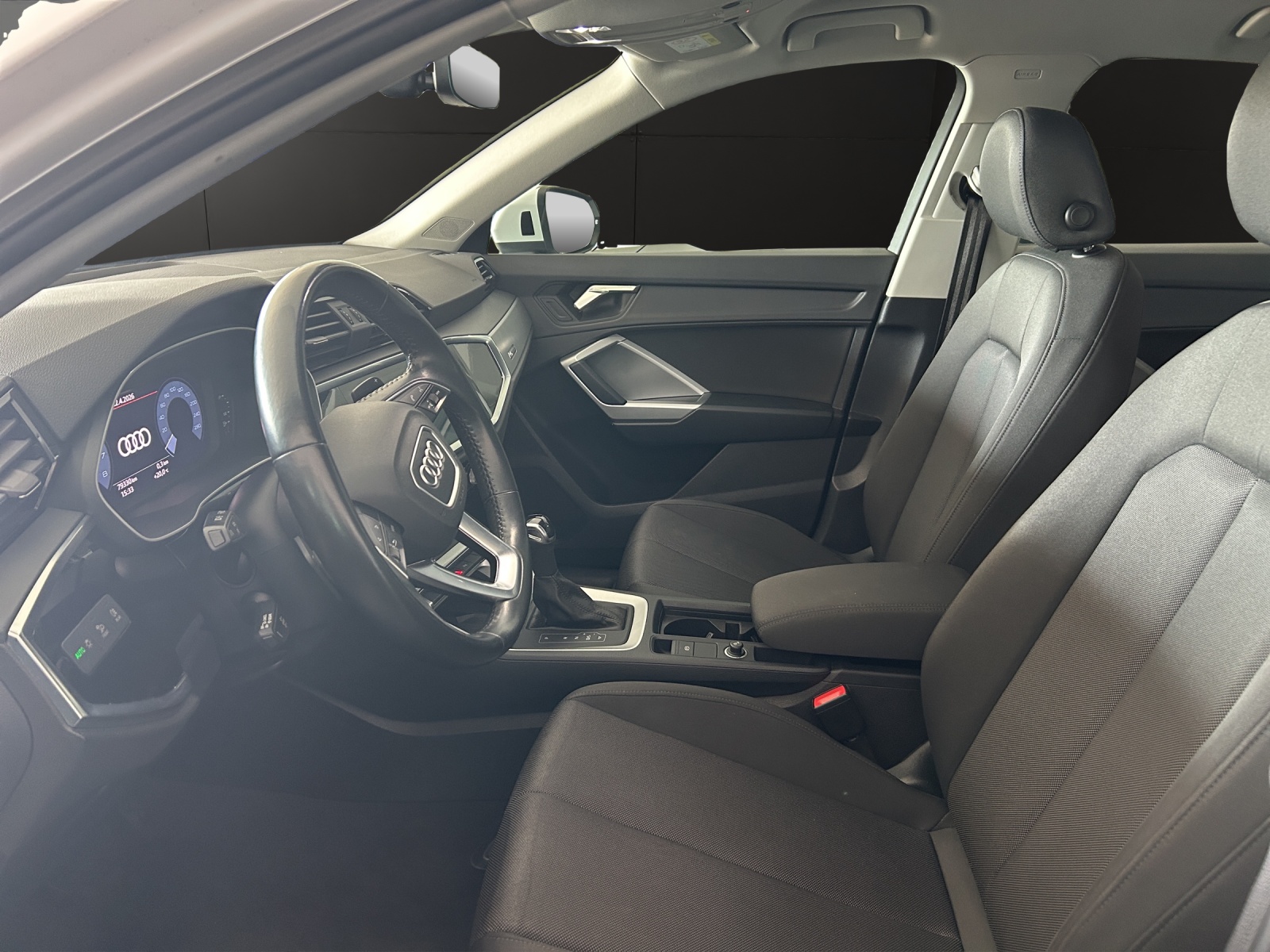 AUDI Q3 35 TFSI S line S-tronic-image-8