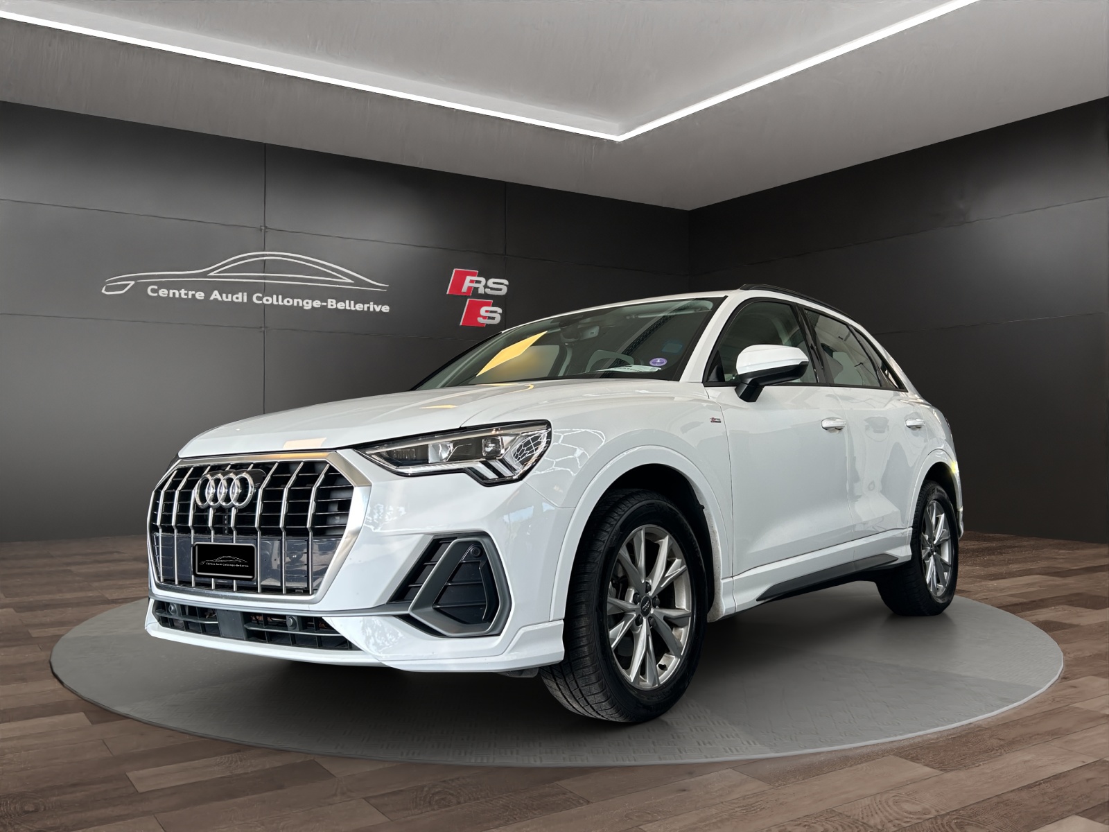 AUDI Q3 35 TFSI S line S-tronic-image-0