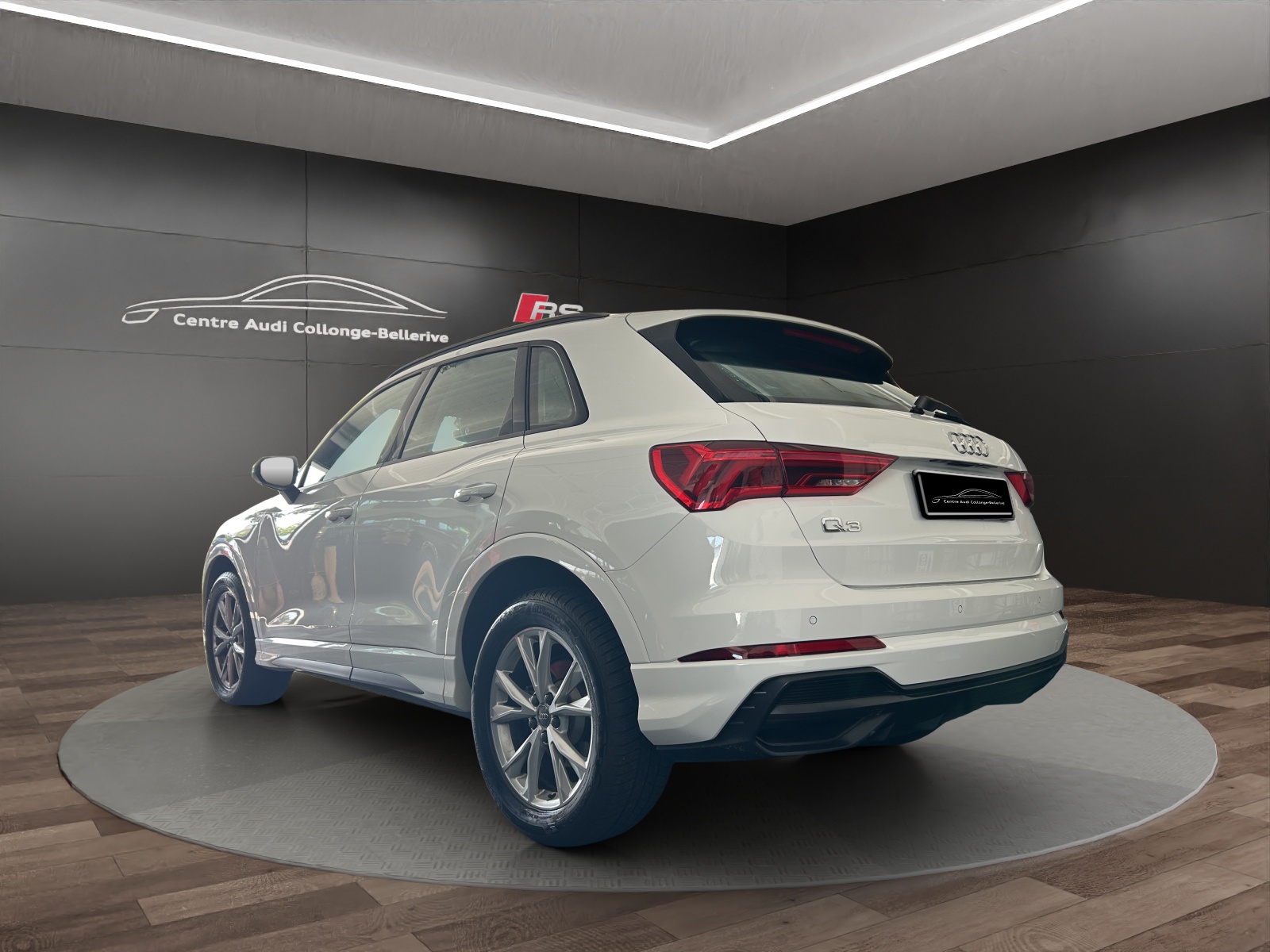 AUDI Q3 35 TFSI S line S-tronic-image-3