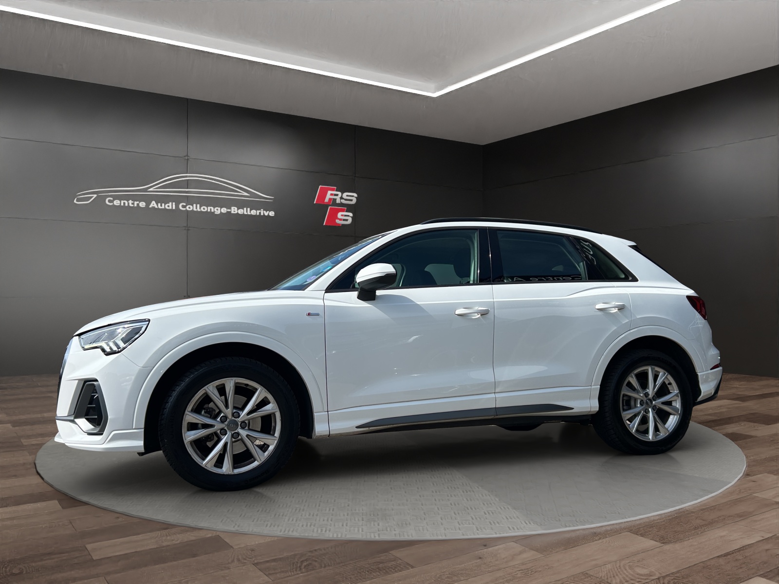 AUDI Q3 35 TFSI S line S-tronic-image-2