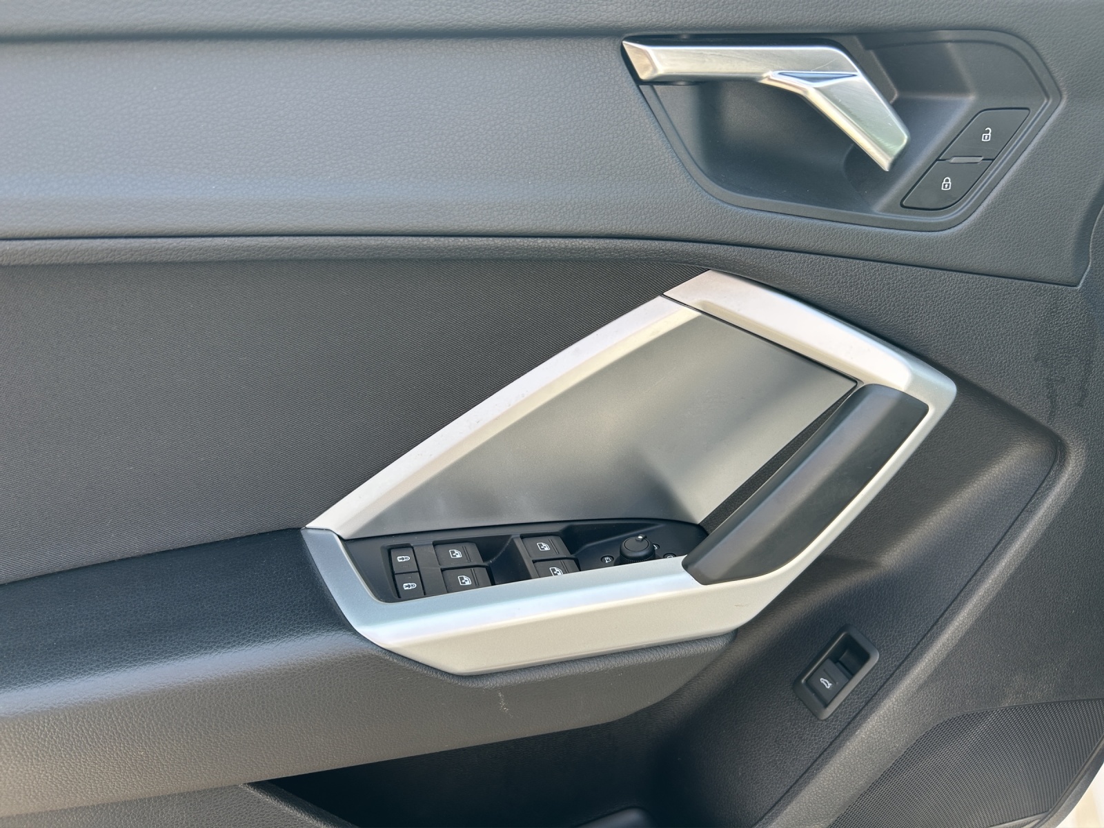 AUDI Q3 35 TFSI S line S-tronic-image-18